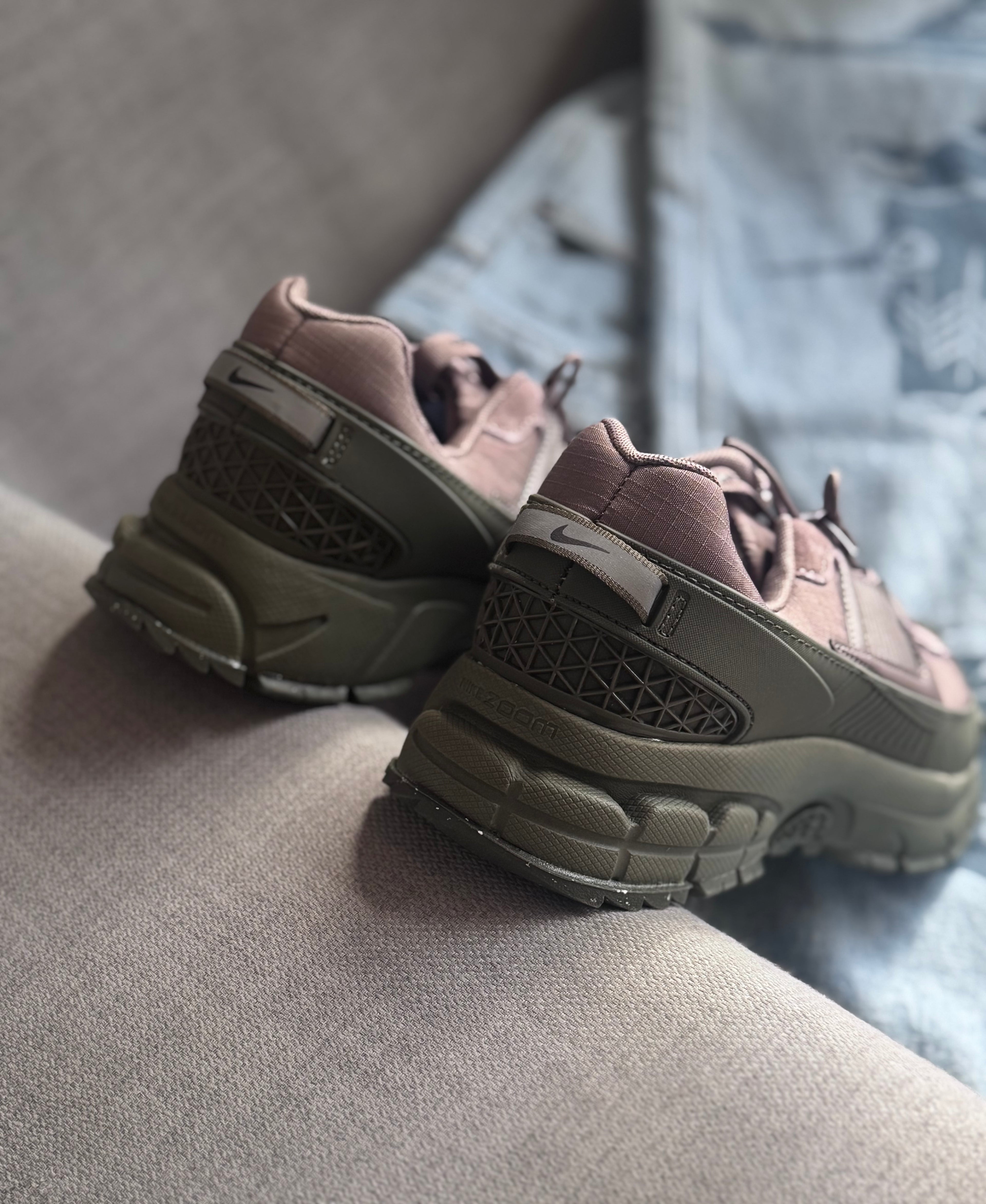 Nike Vomero roam “verde oliva “