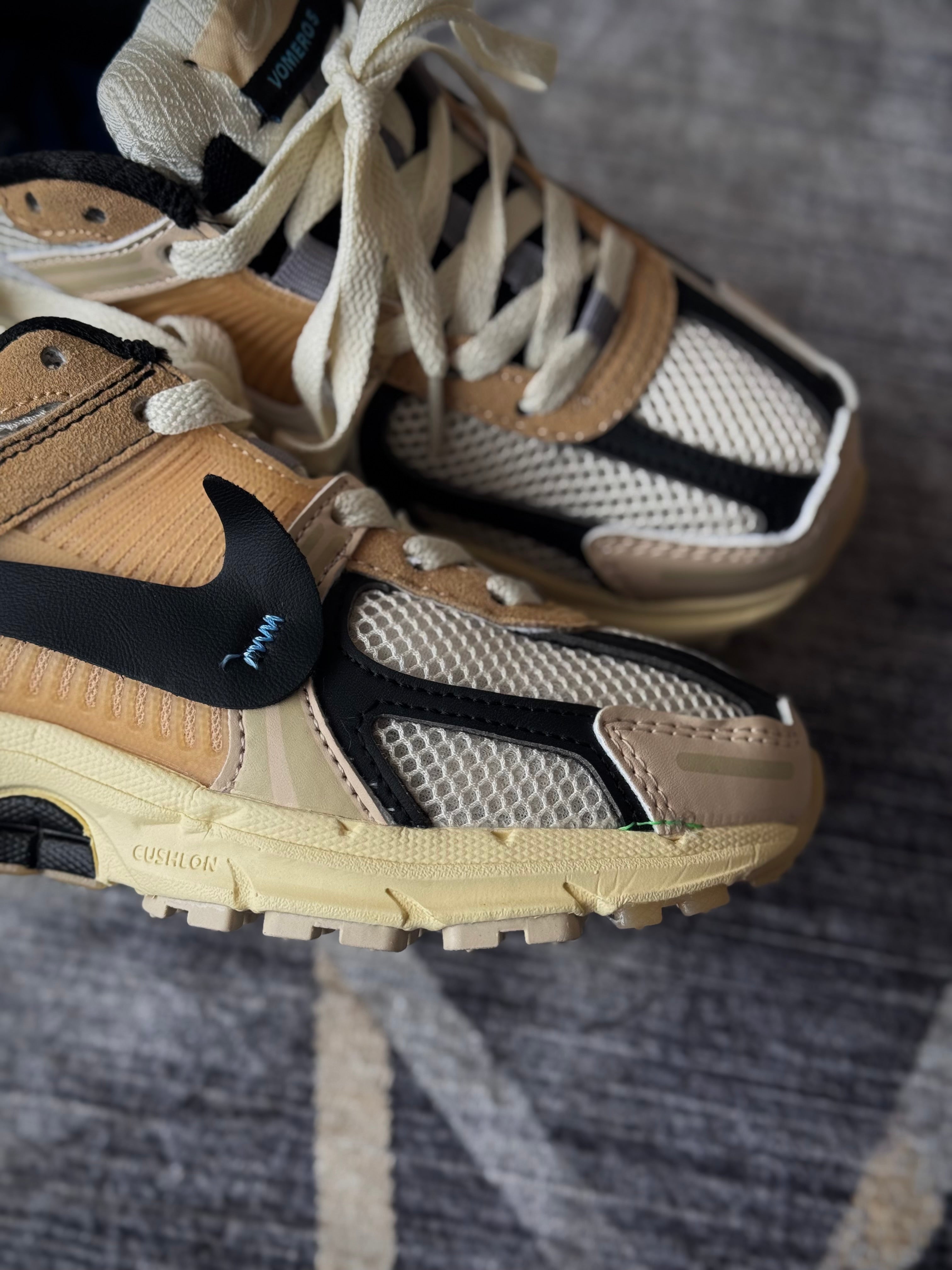 Nike Vomero 5 x off white