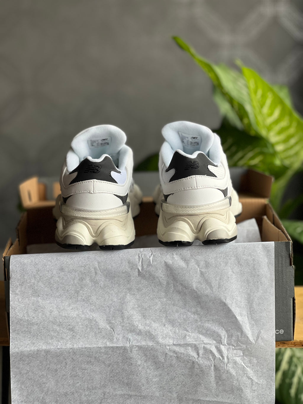 New Balance 9060 “blanco negro “
