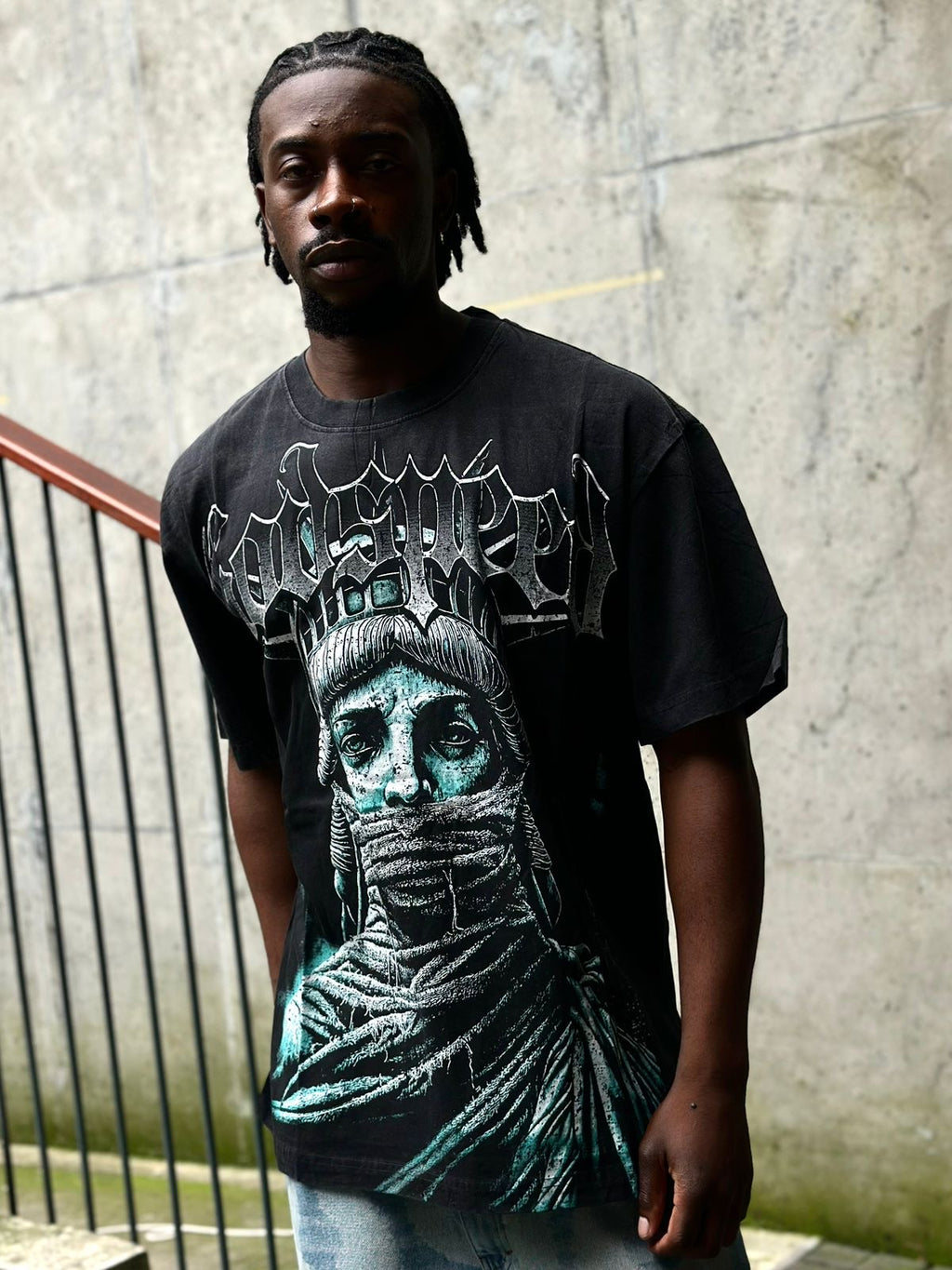 Camiseta Godspeed negra