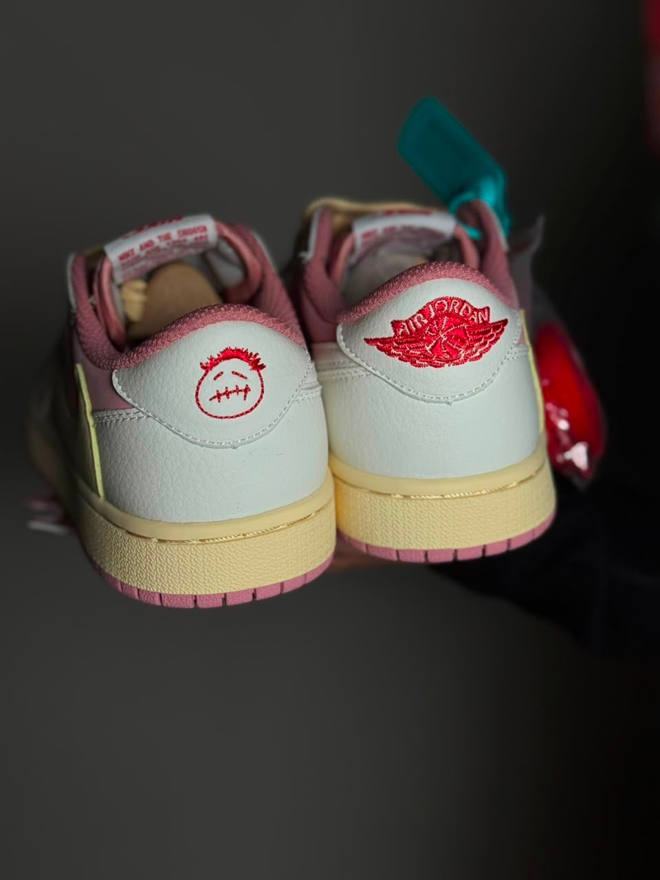 Air Jordan 1 low x Travis scott “shy pink”