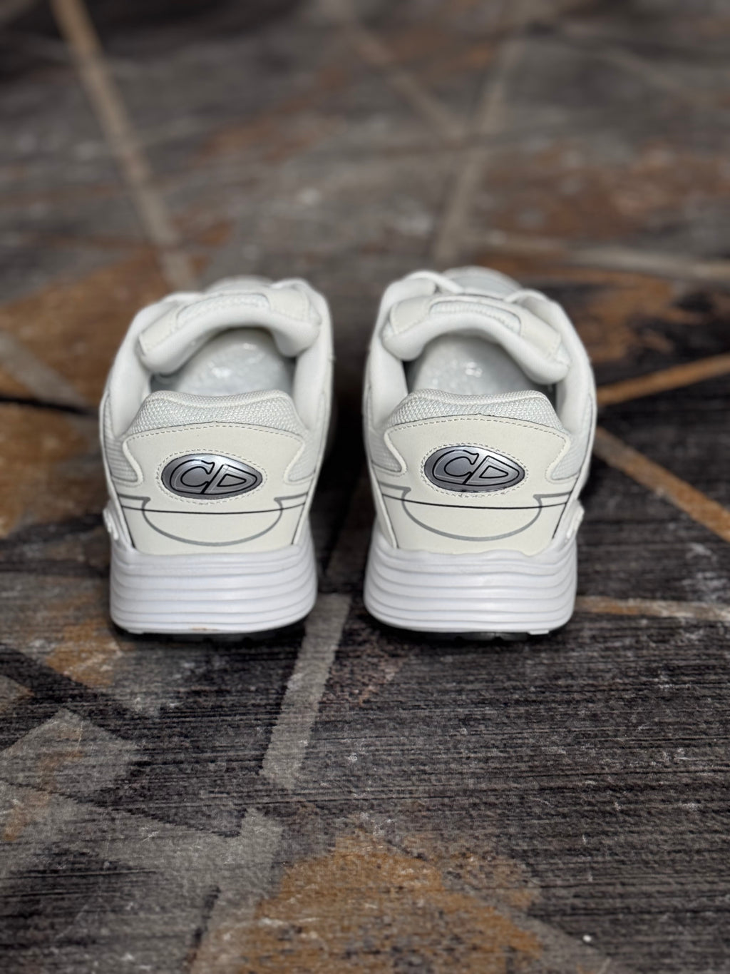 Dior B 23 “white”