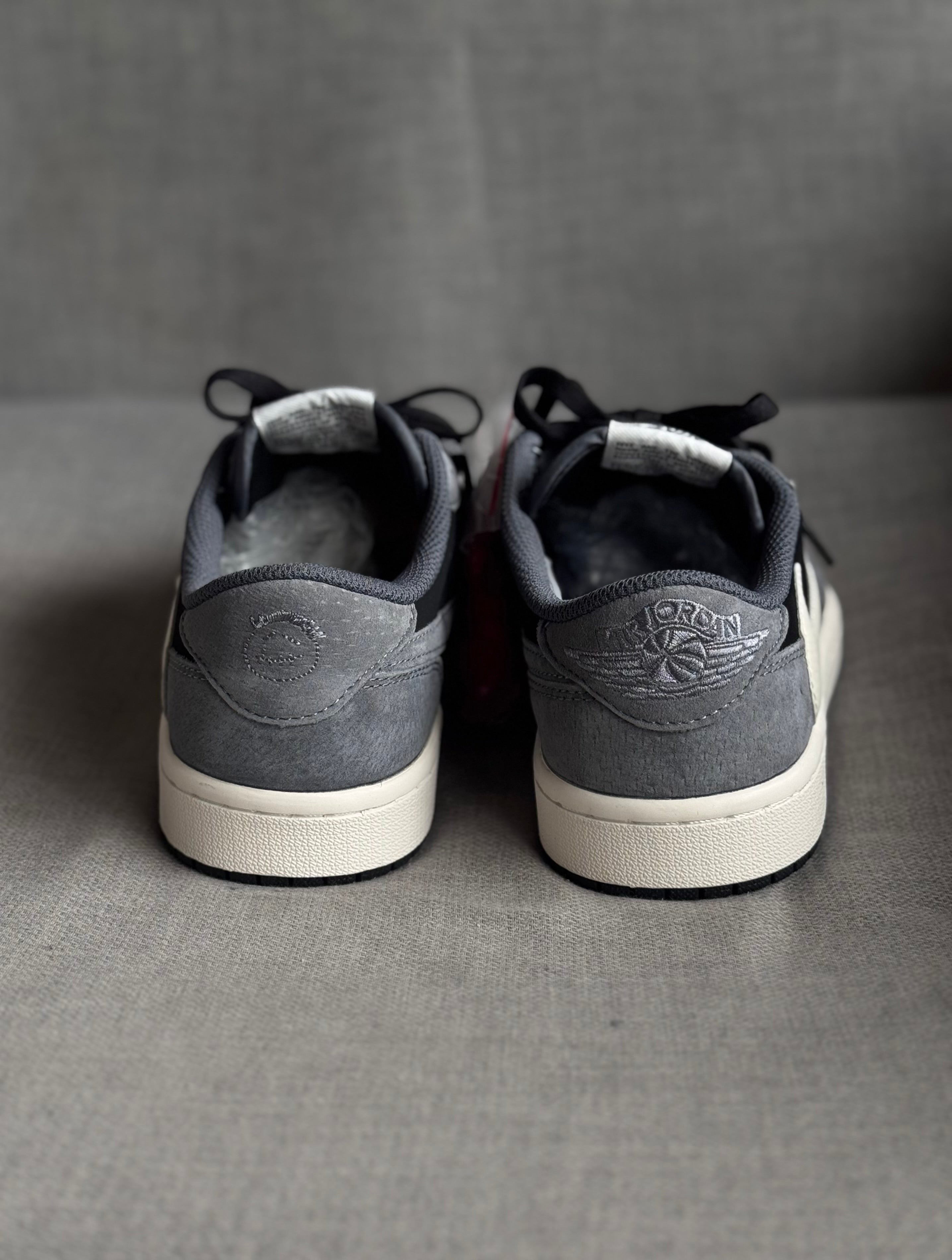 Nike Air Jordan 1 x Travis scott “grey”