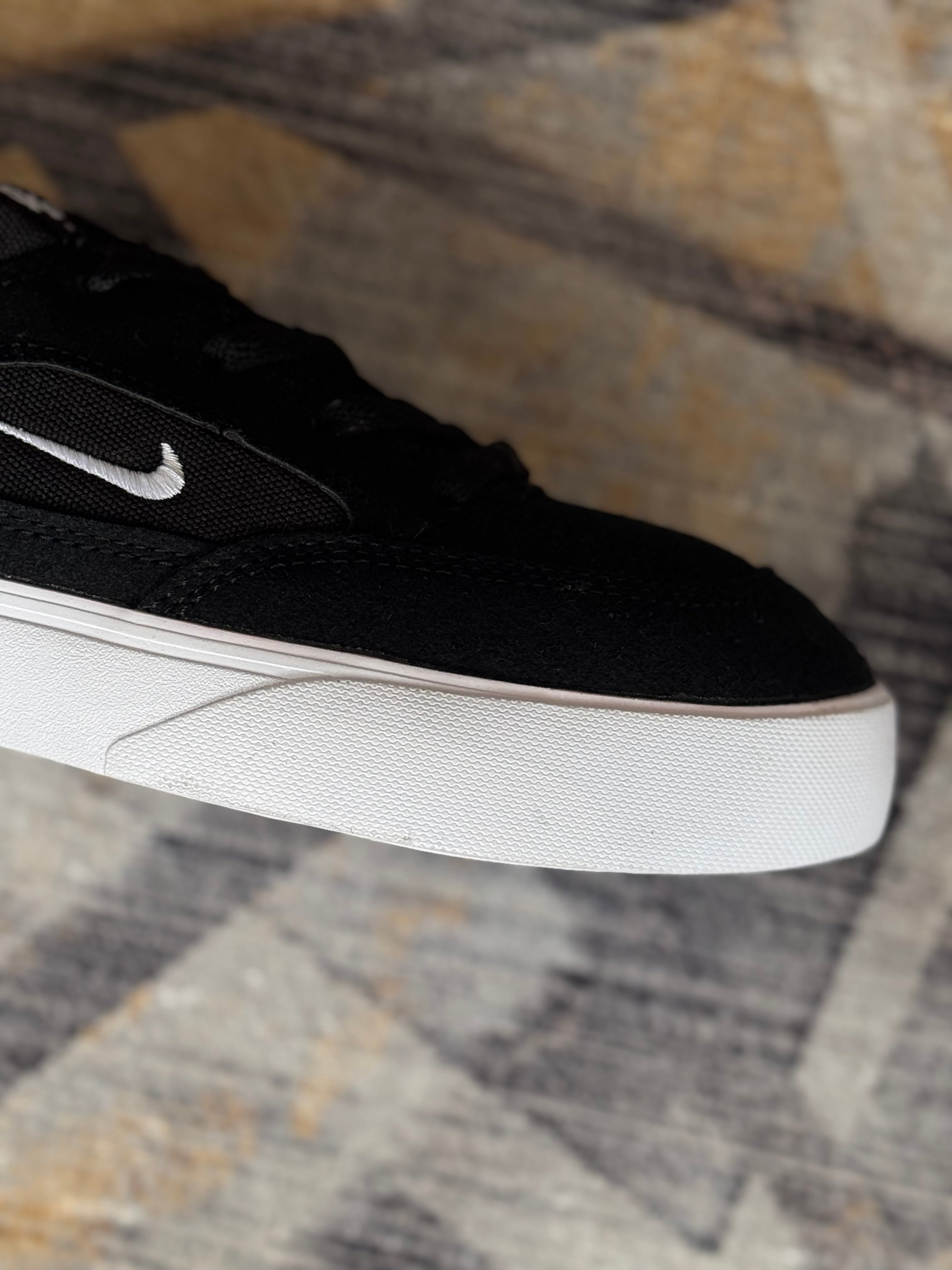 Nike sb “malor” negra blanco”