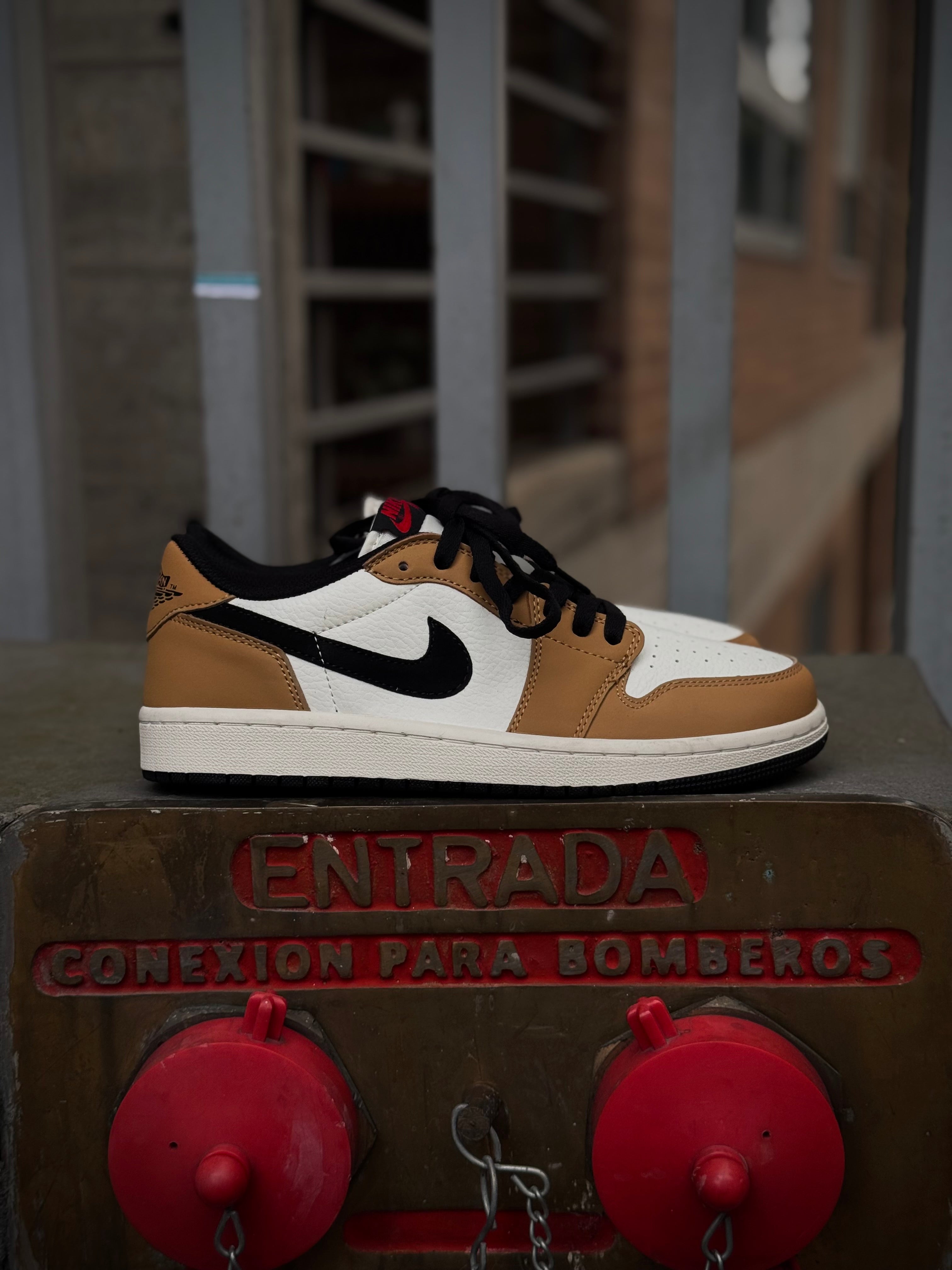 Air Jordan 1 Low “Sail and Golden harvest”
