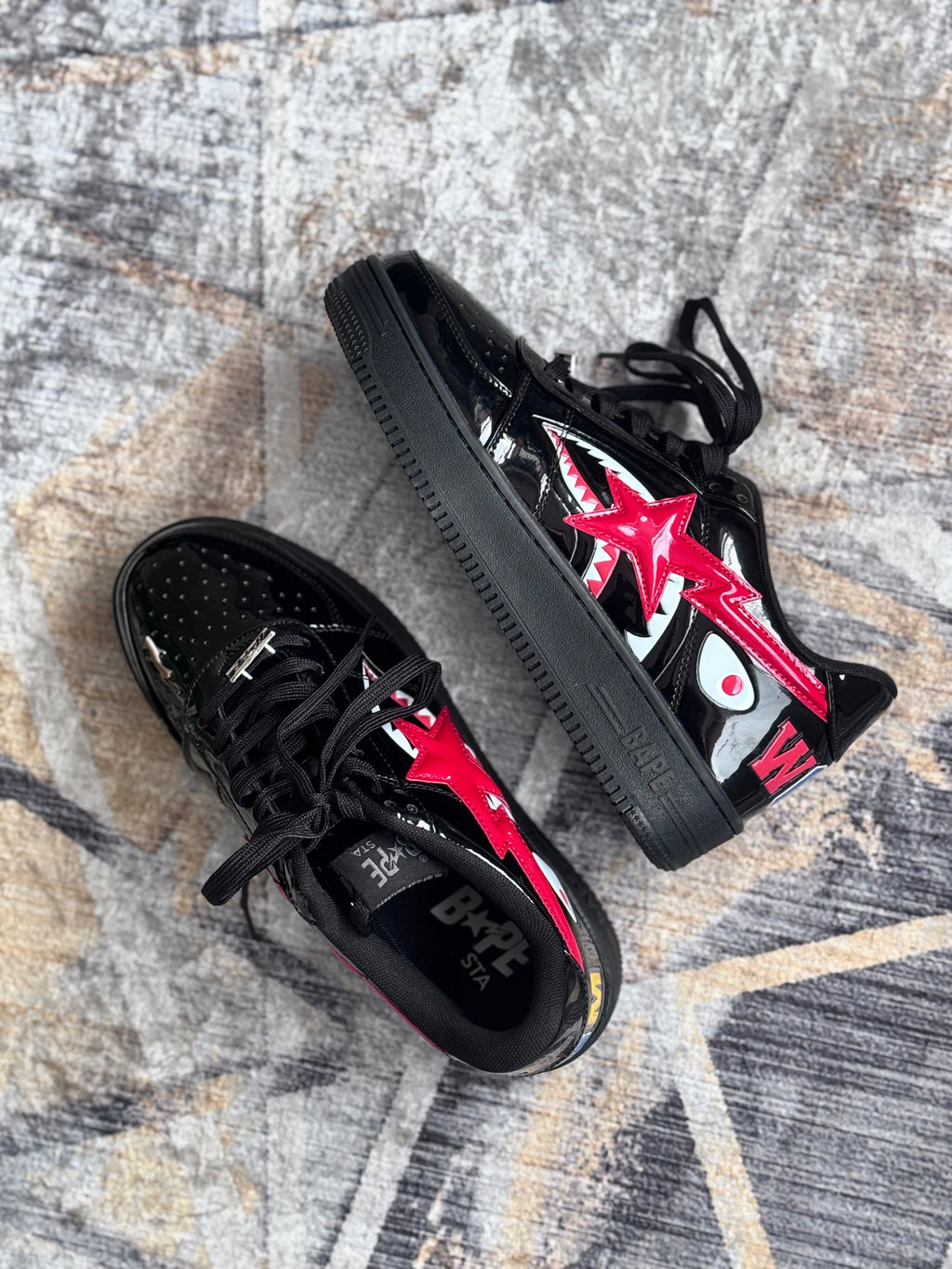 A Bathing Ape BAPE STA Low negro rojo Shark