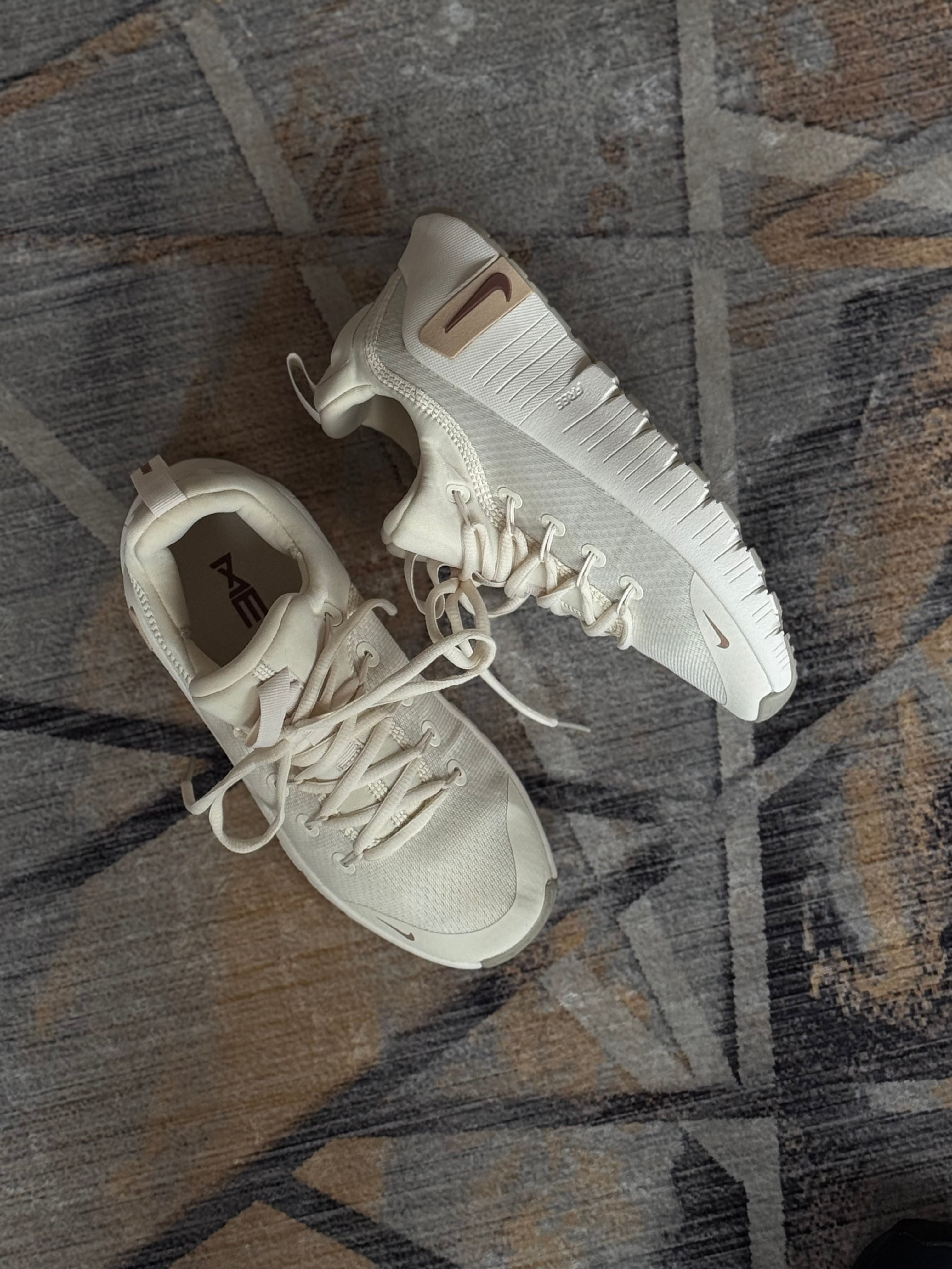 Nike free metcon 6”beige”
