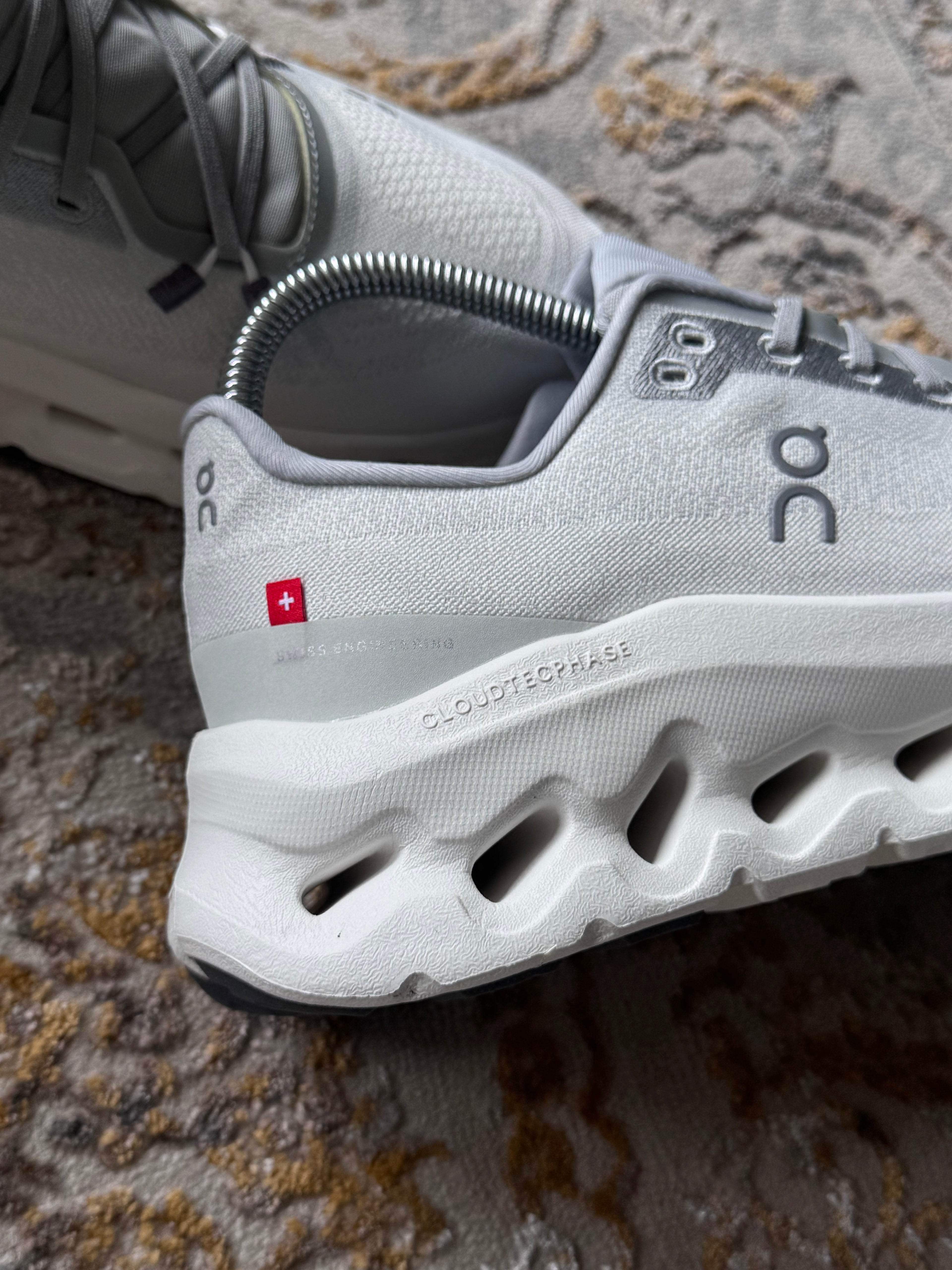 On cloud tilt “blanco gris”