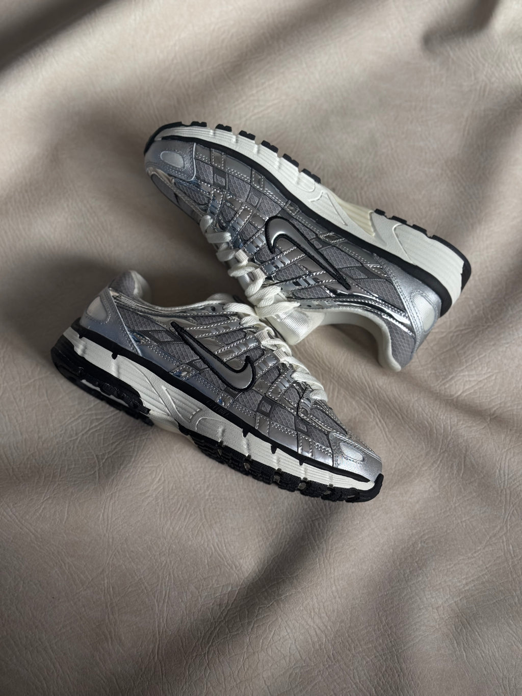 Nike p6000 “metalic silver”