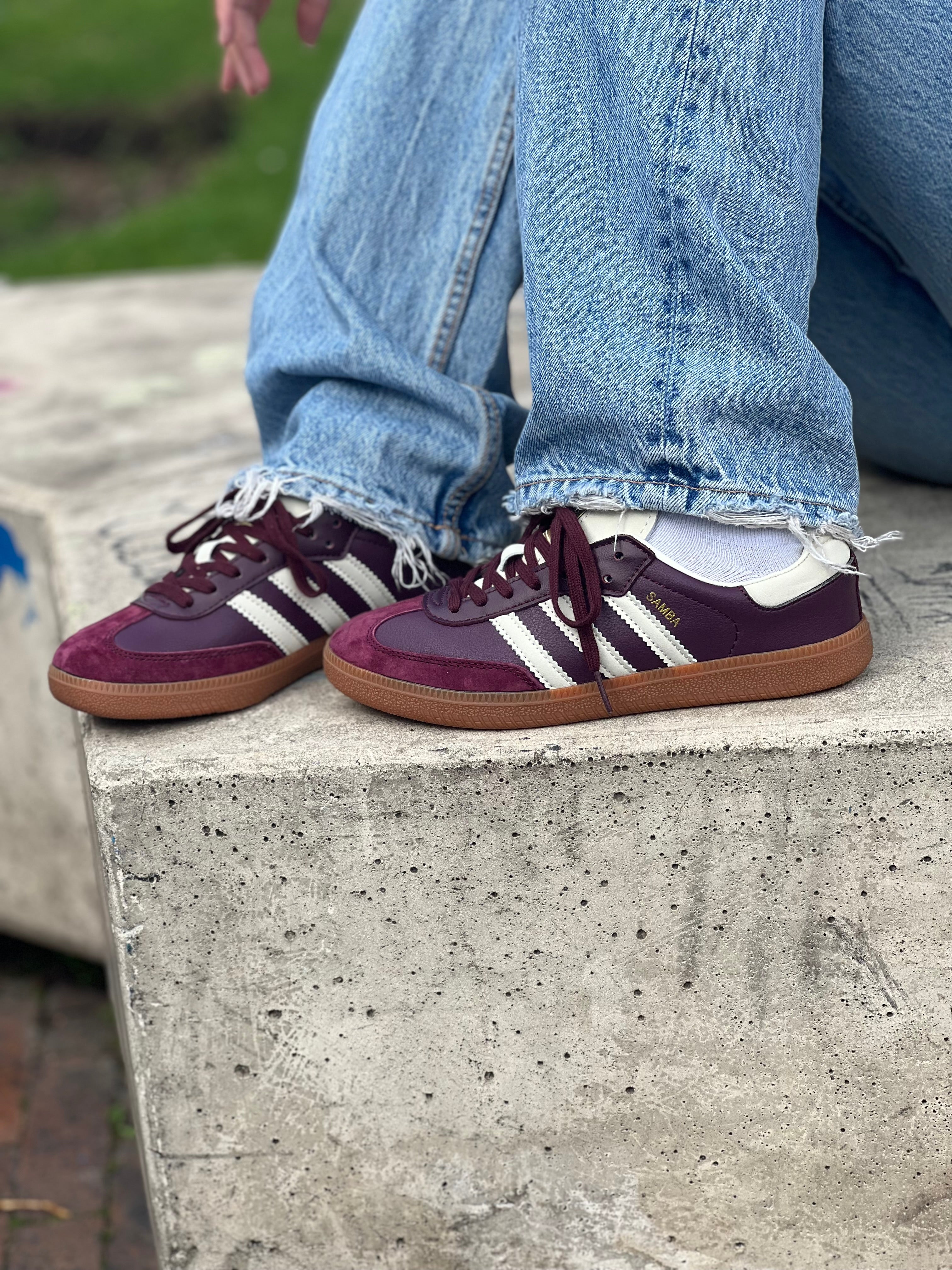Samba og burgundy 
adidas