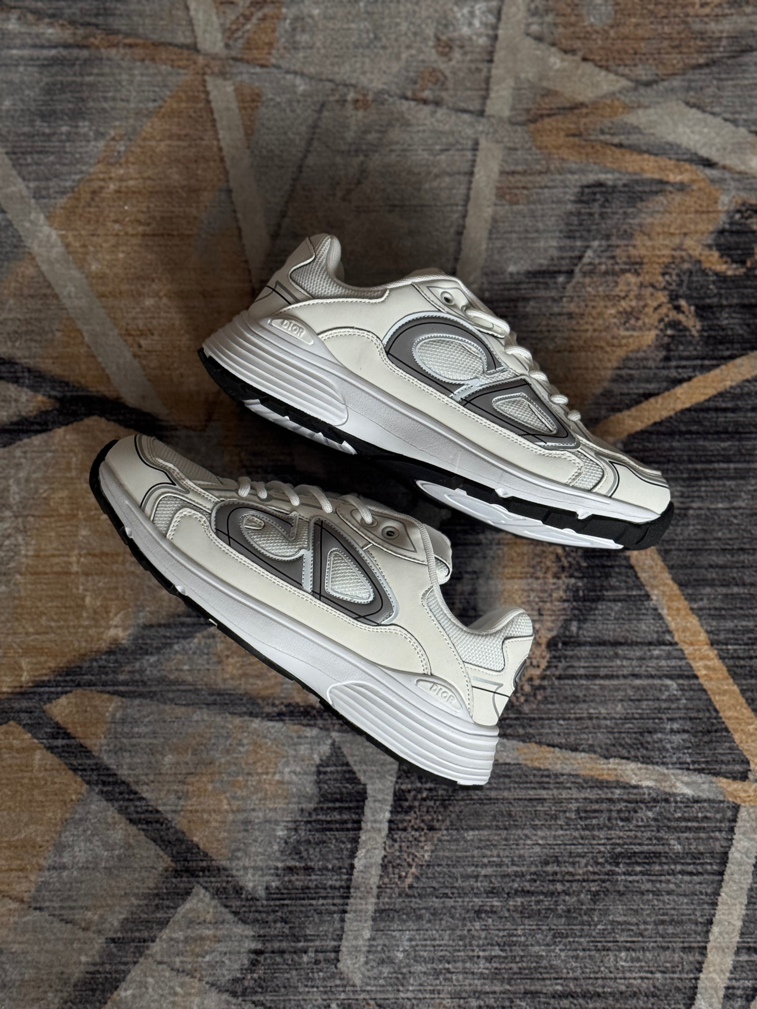 Dior B 23 “white”