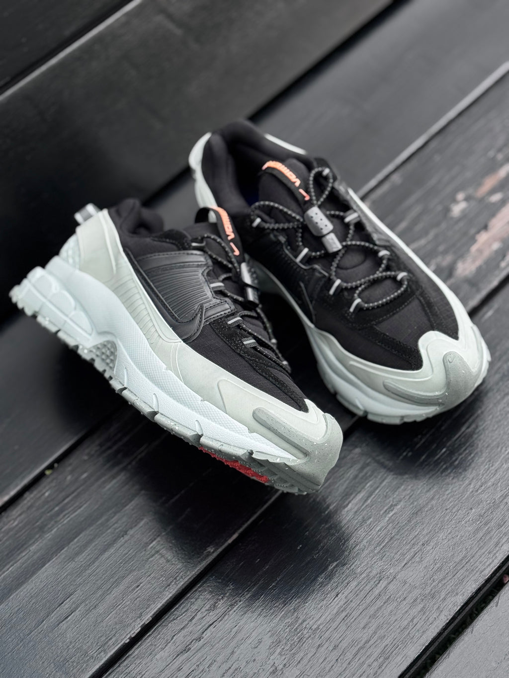Nike Vomero roam gris negro