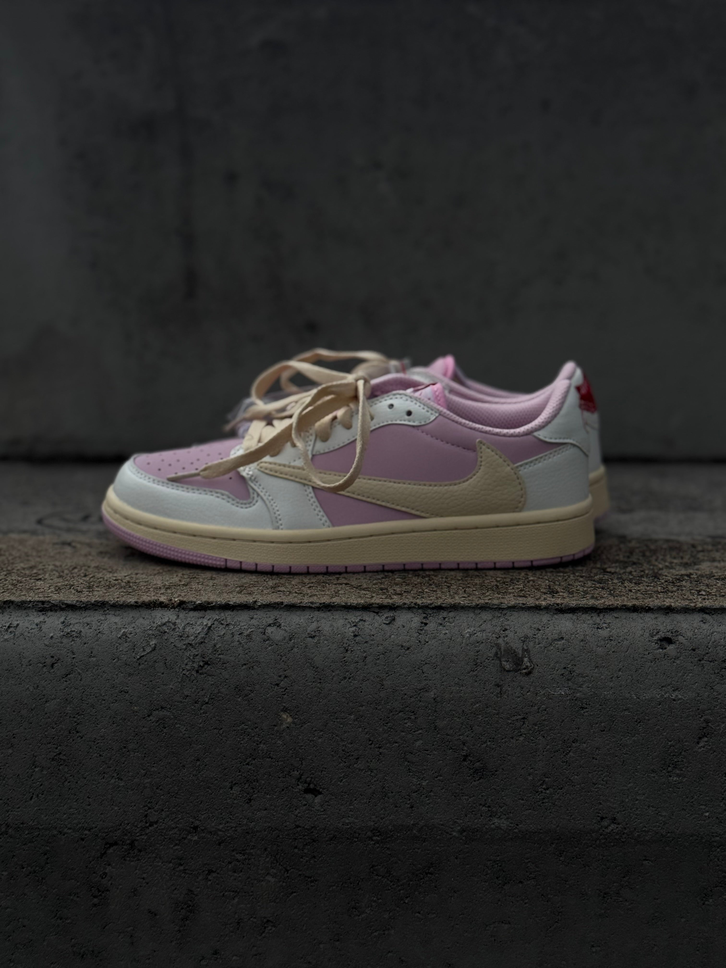 Nike Air Jordan 1 low x Travis scott “shy pink”
