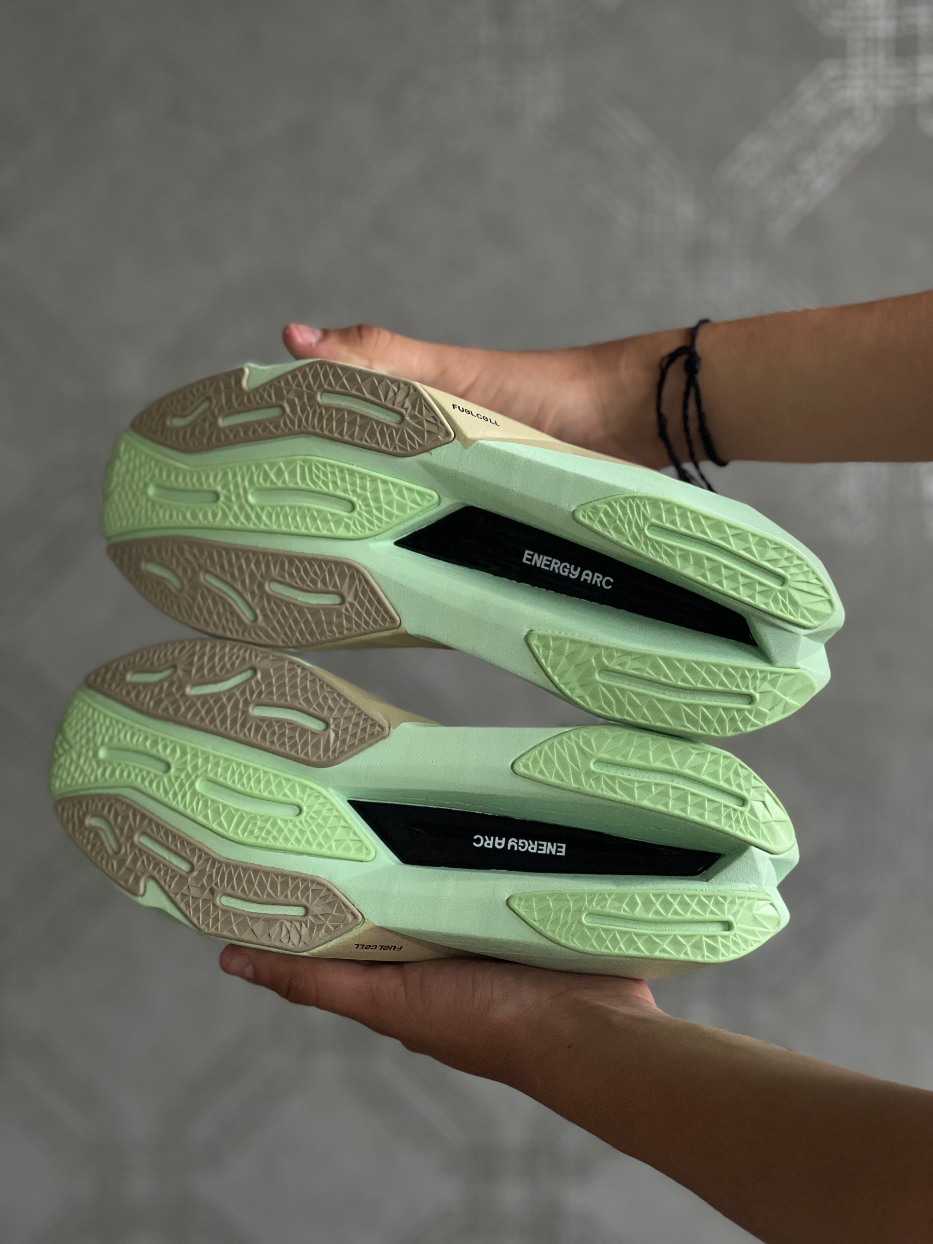 New Balance elite “blanco verde”