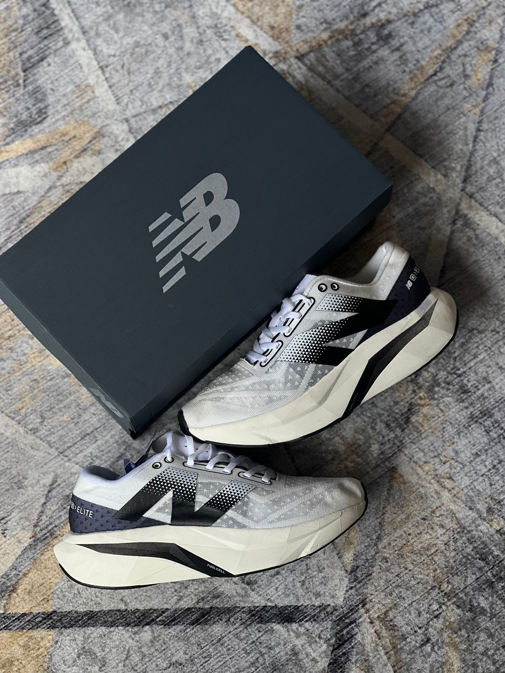 New Balance elite “blanco negro”