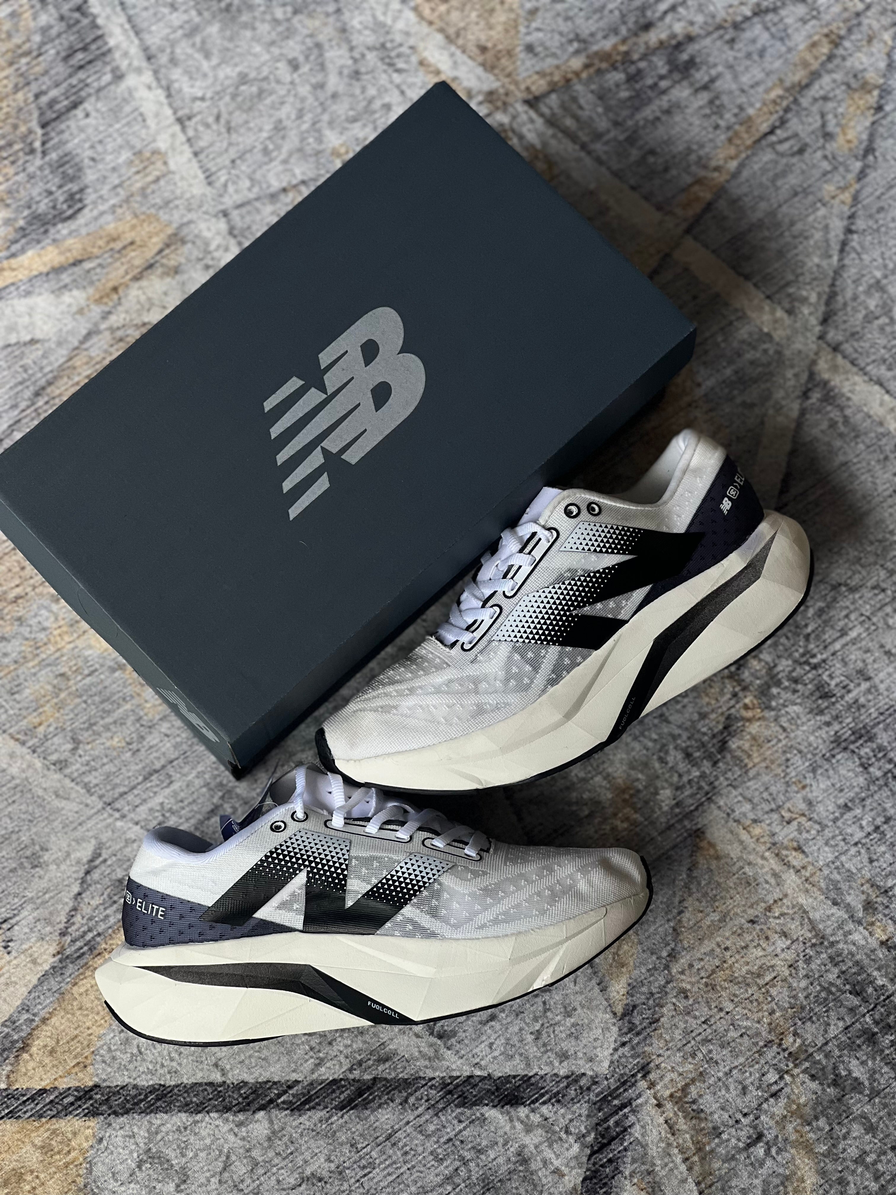 New Balance elite “blanco negro”