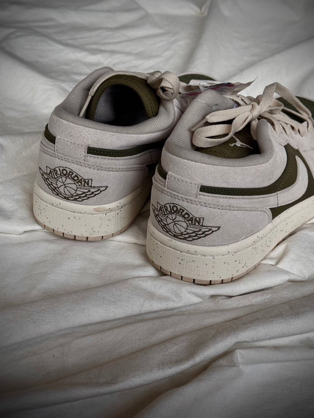 Nike air Jordan 1 Low SE
Medium Olive Sail (GS)