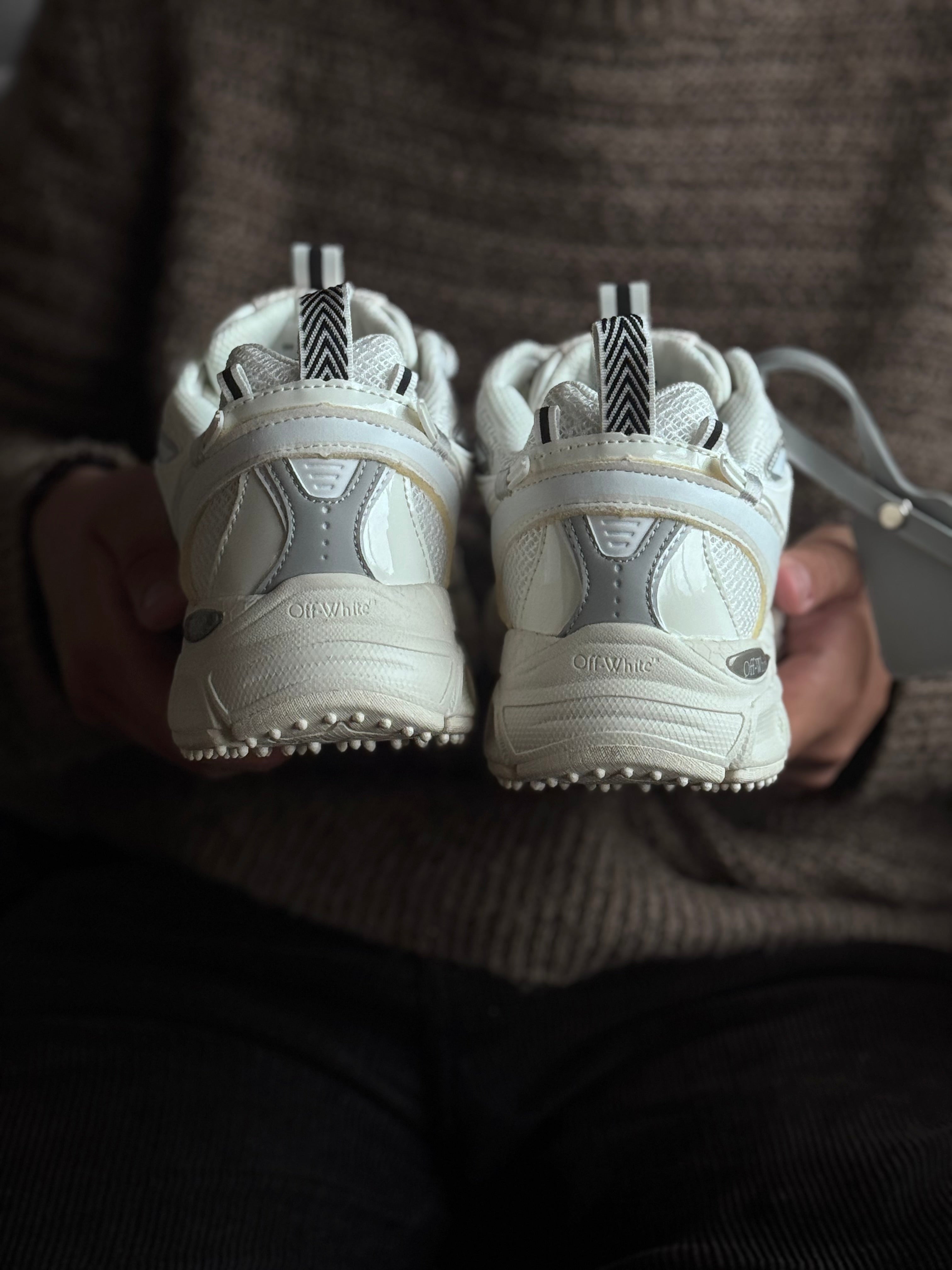 OFF-WHITE Be Right Back beige