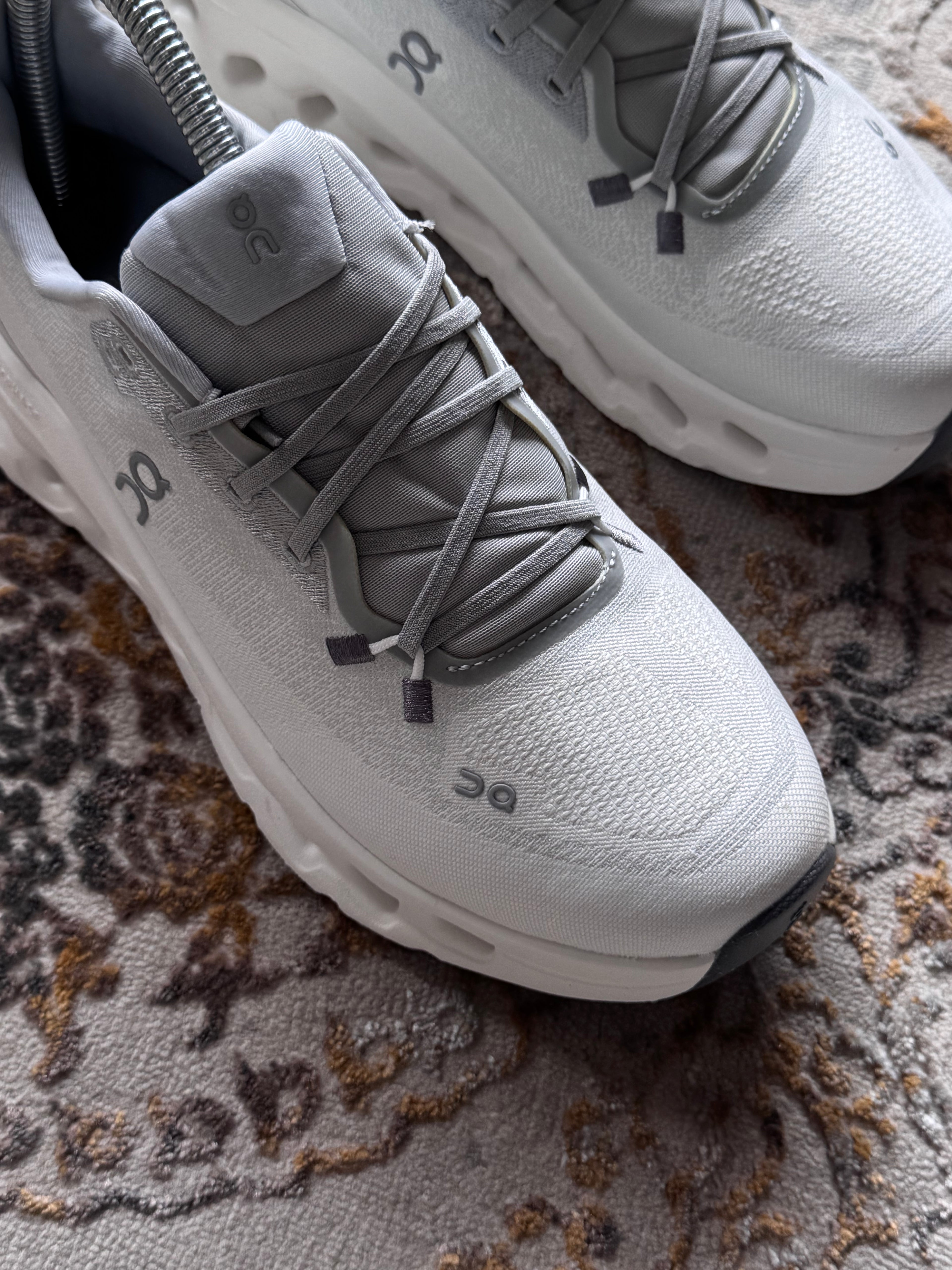 On cloud tilt “blanco gris”