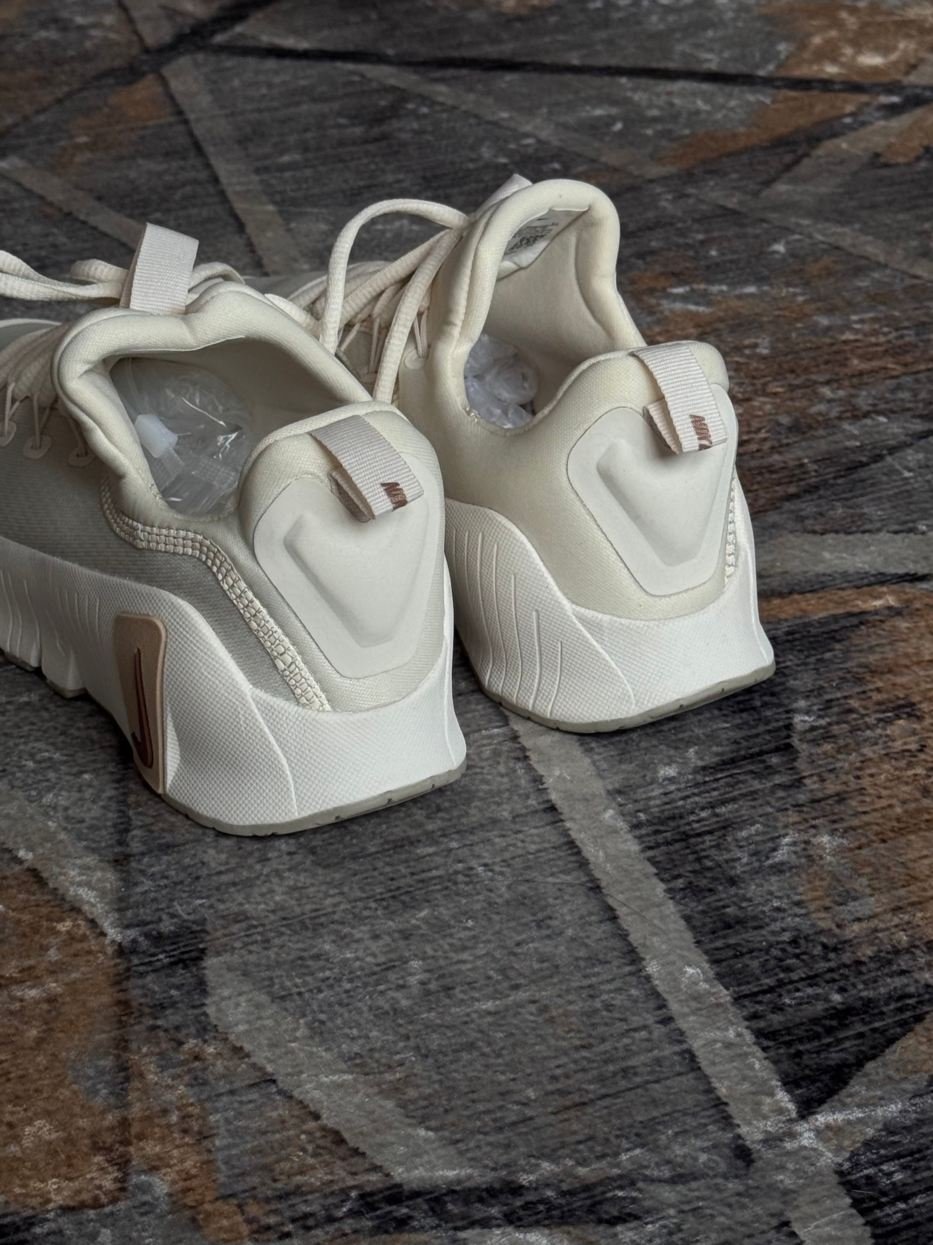 Nike free metcon 6”beige”