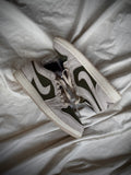 Nike air Jordan 1 Low SE
Medium Olive Sail (GS)
