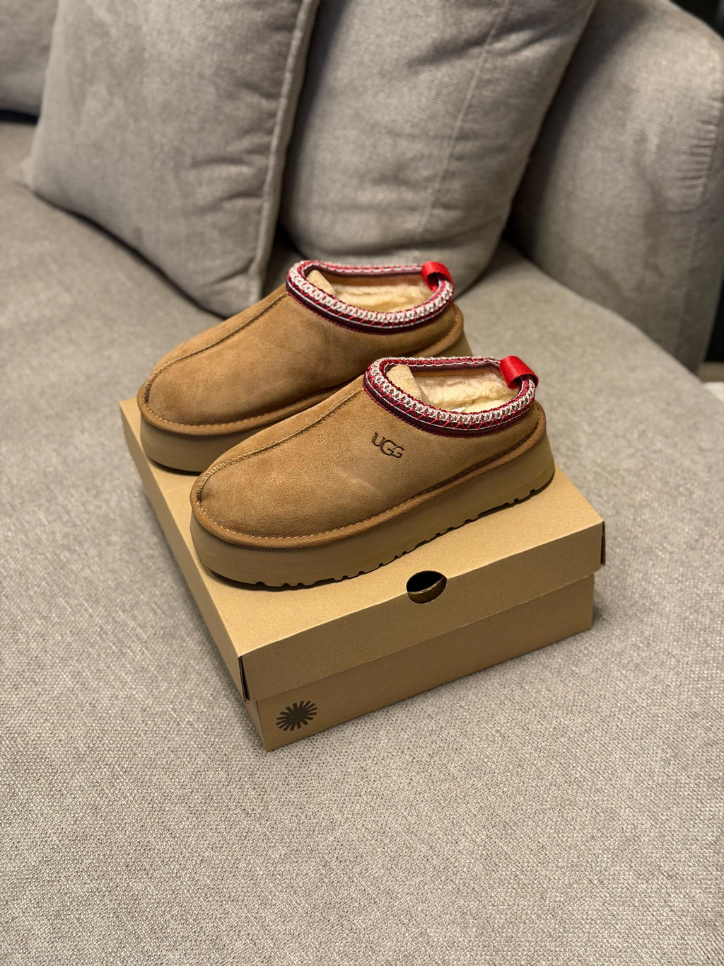 Ugg slippers tassman ll “marrón”