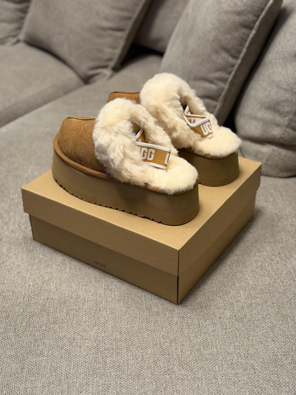 Ugg mules funkette “ marrón”