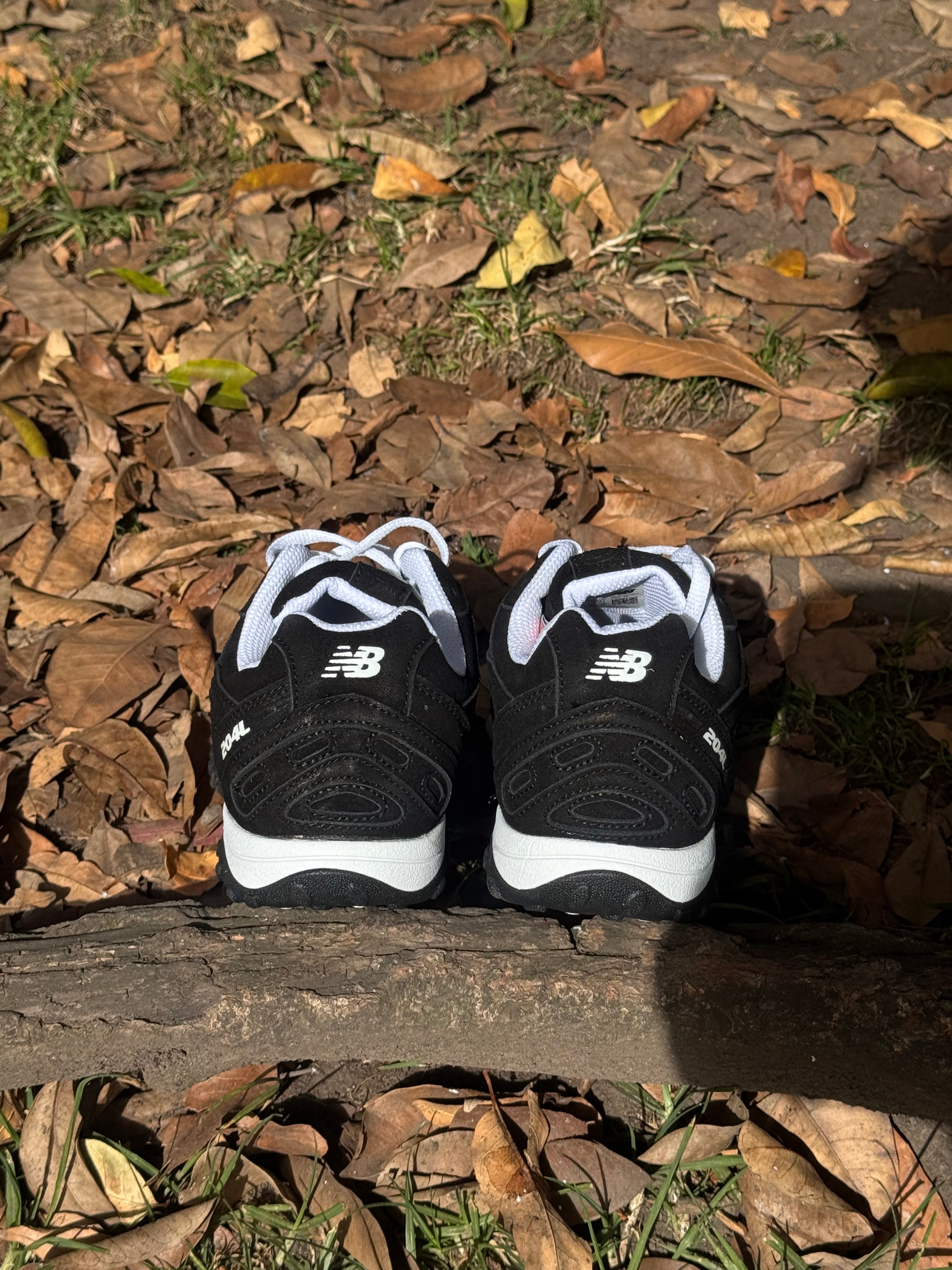 New balance 204L “negro blanco”