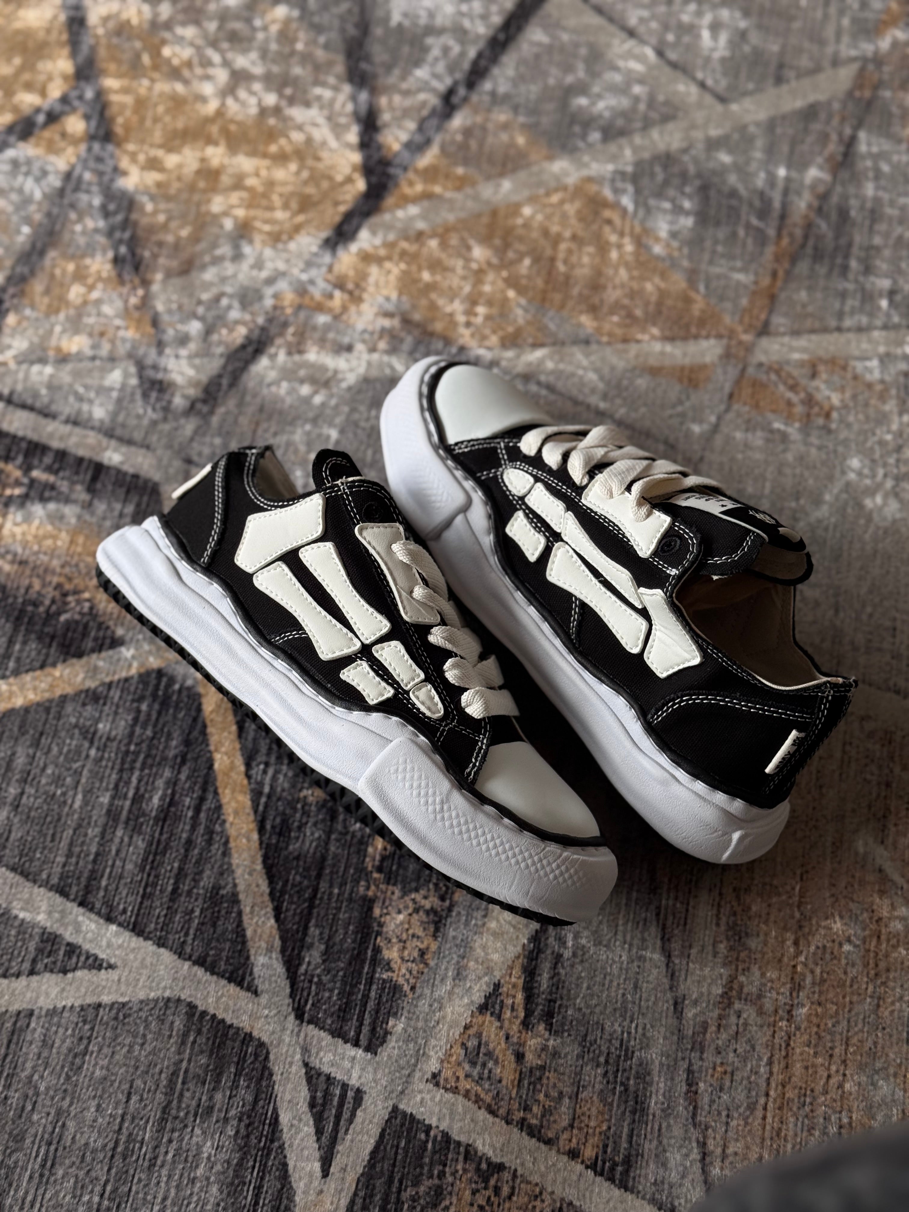 AMIRI x Maison Mihara “skeleton black -white”