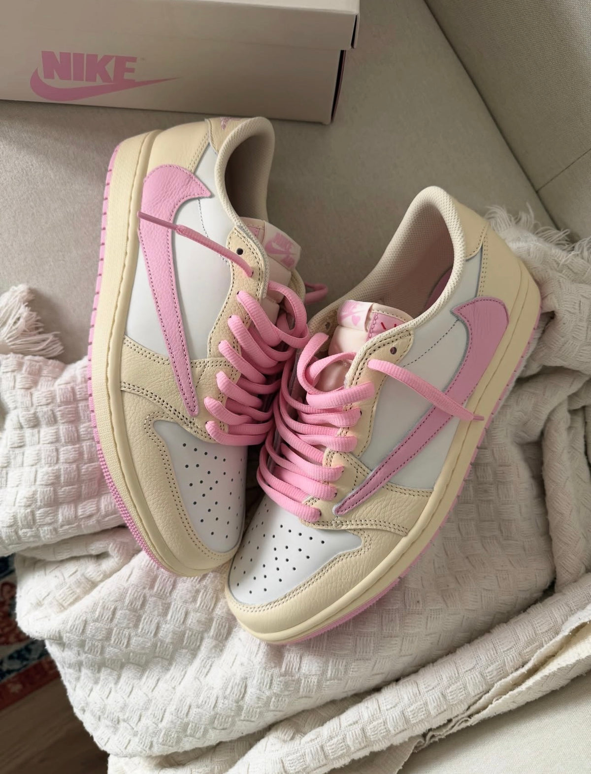 Nike Air Jordan 1 x Travis Scott “shy pinky”