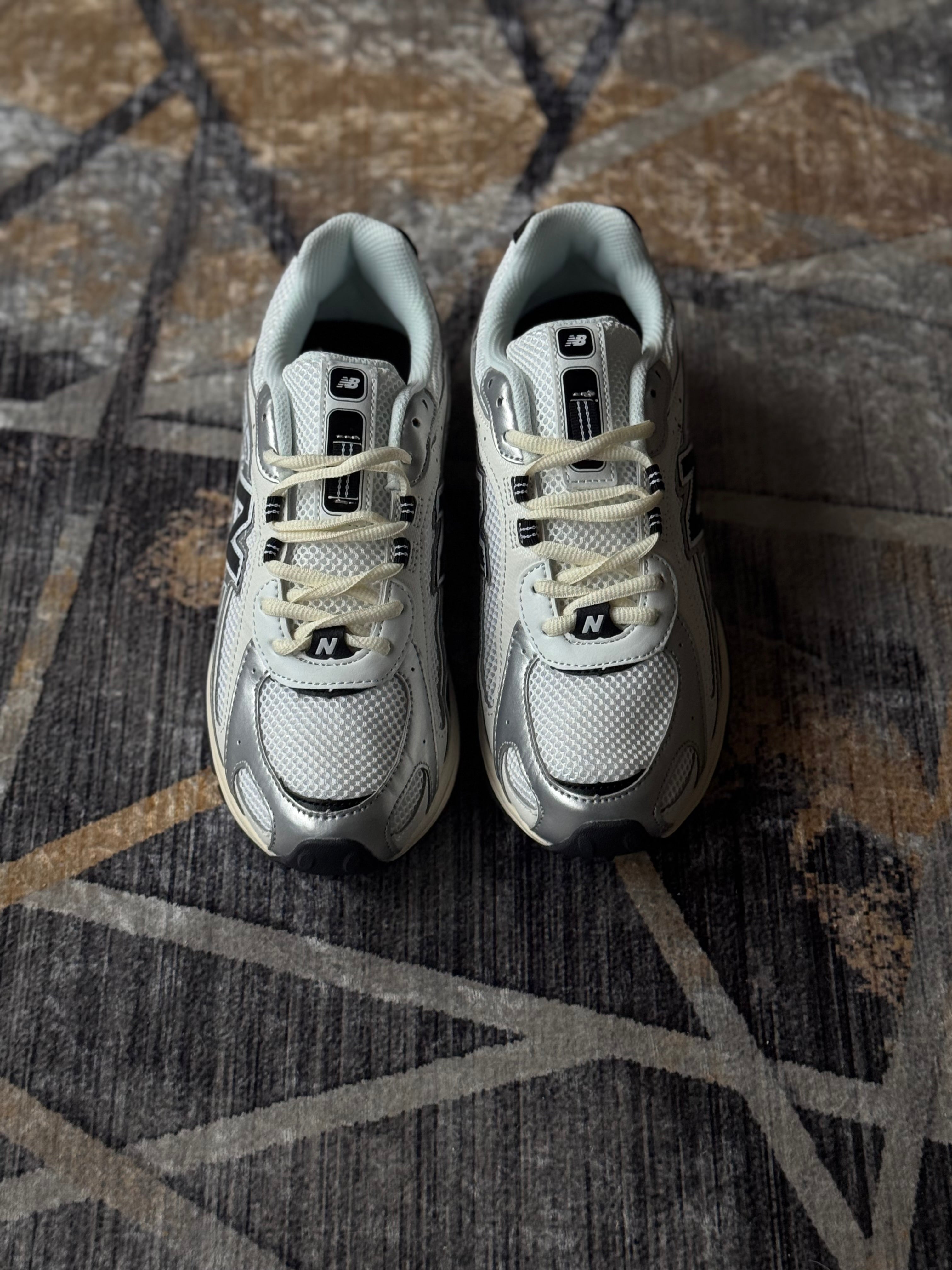 New balance 204L “silver”