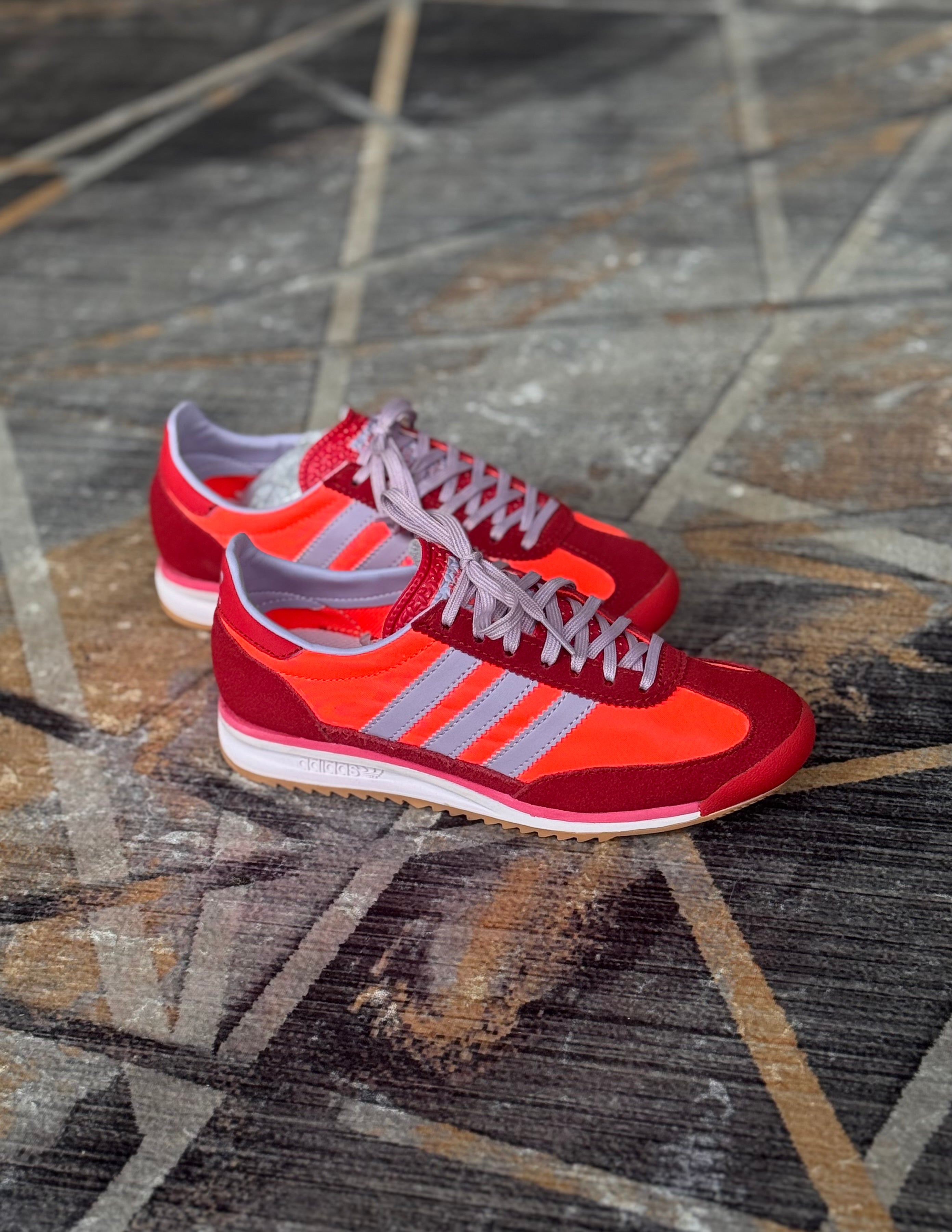 Adidas  SL 72 og “Rosa flúor”