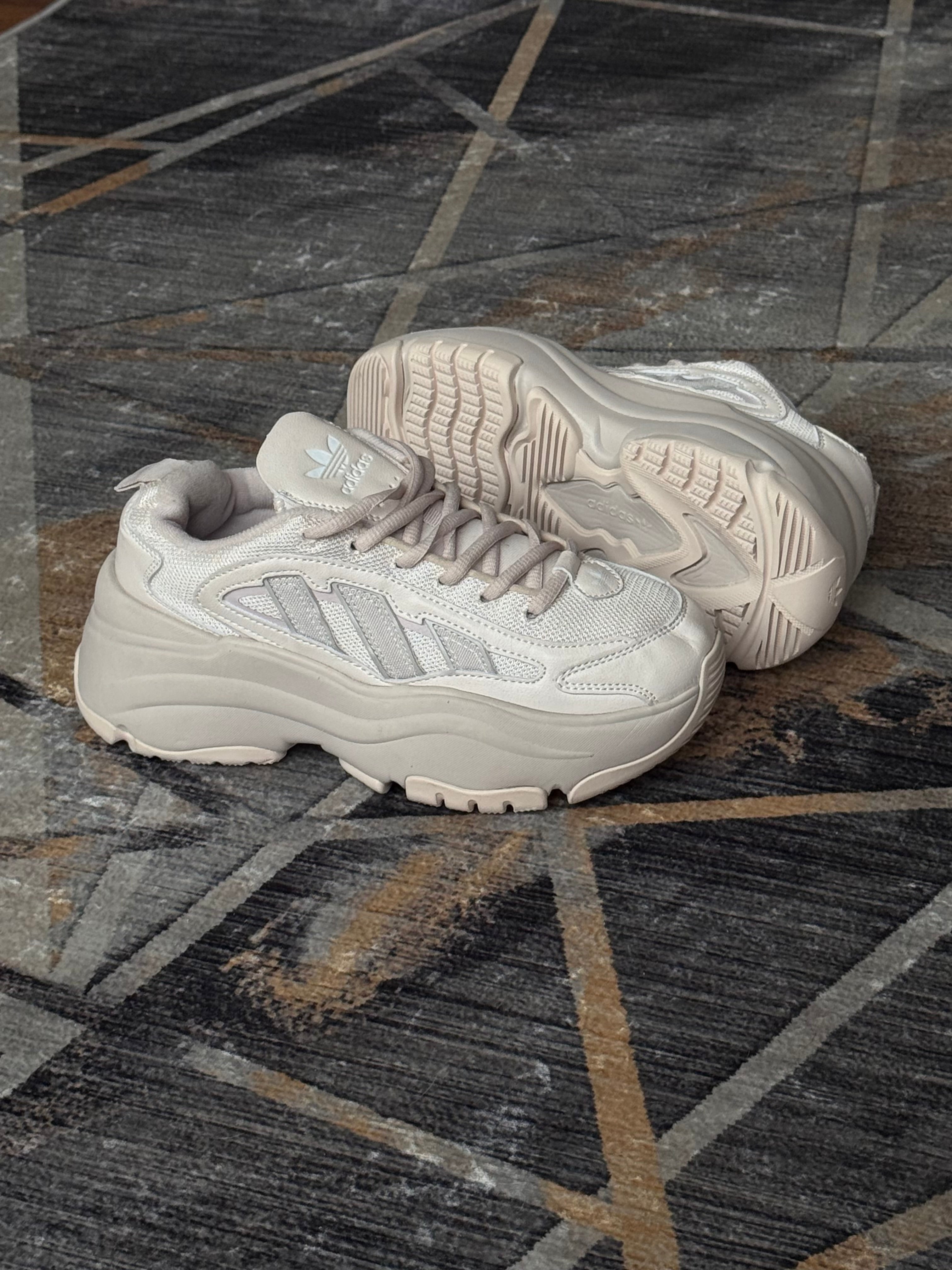 Adías ozgaia “beige”