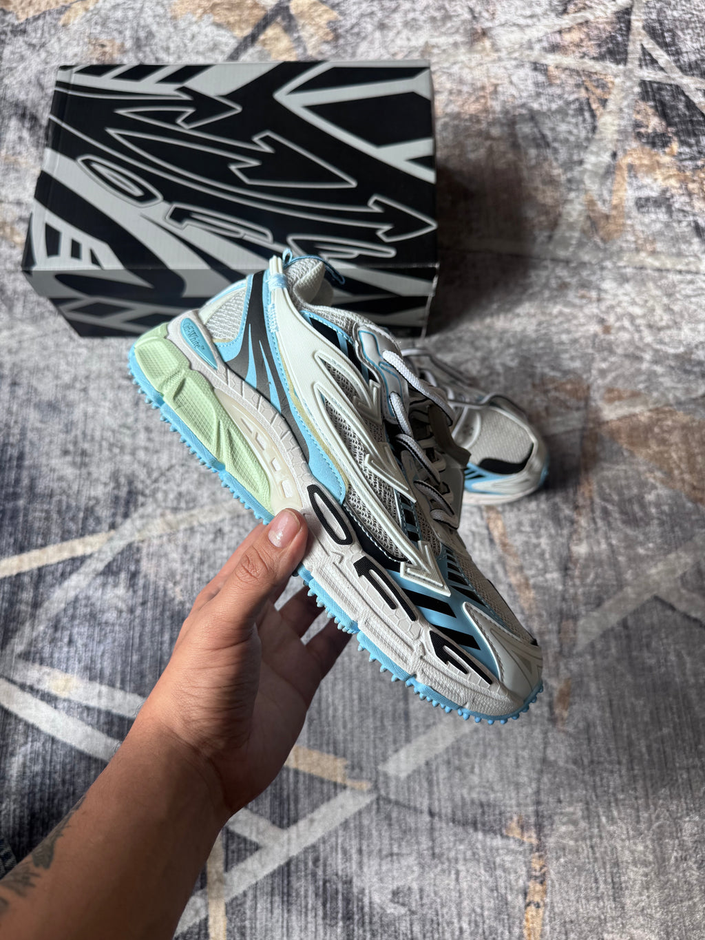 OFF-WHITE Be Right Back Gris blanca- azul marino