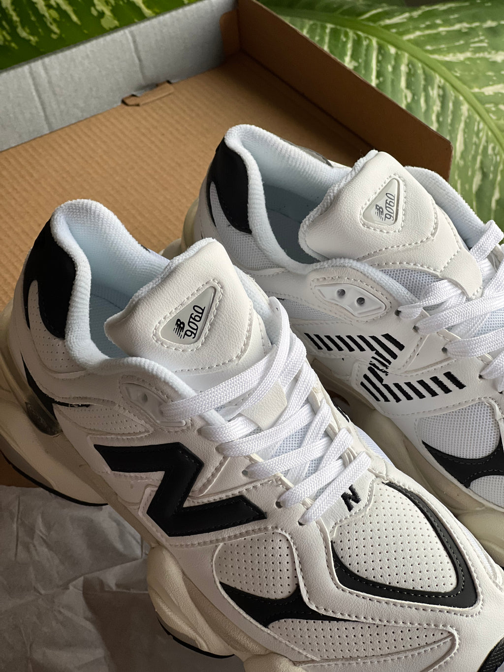 New Balance 9060 “blanco negro “
