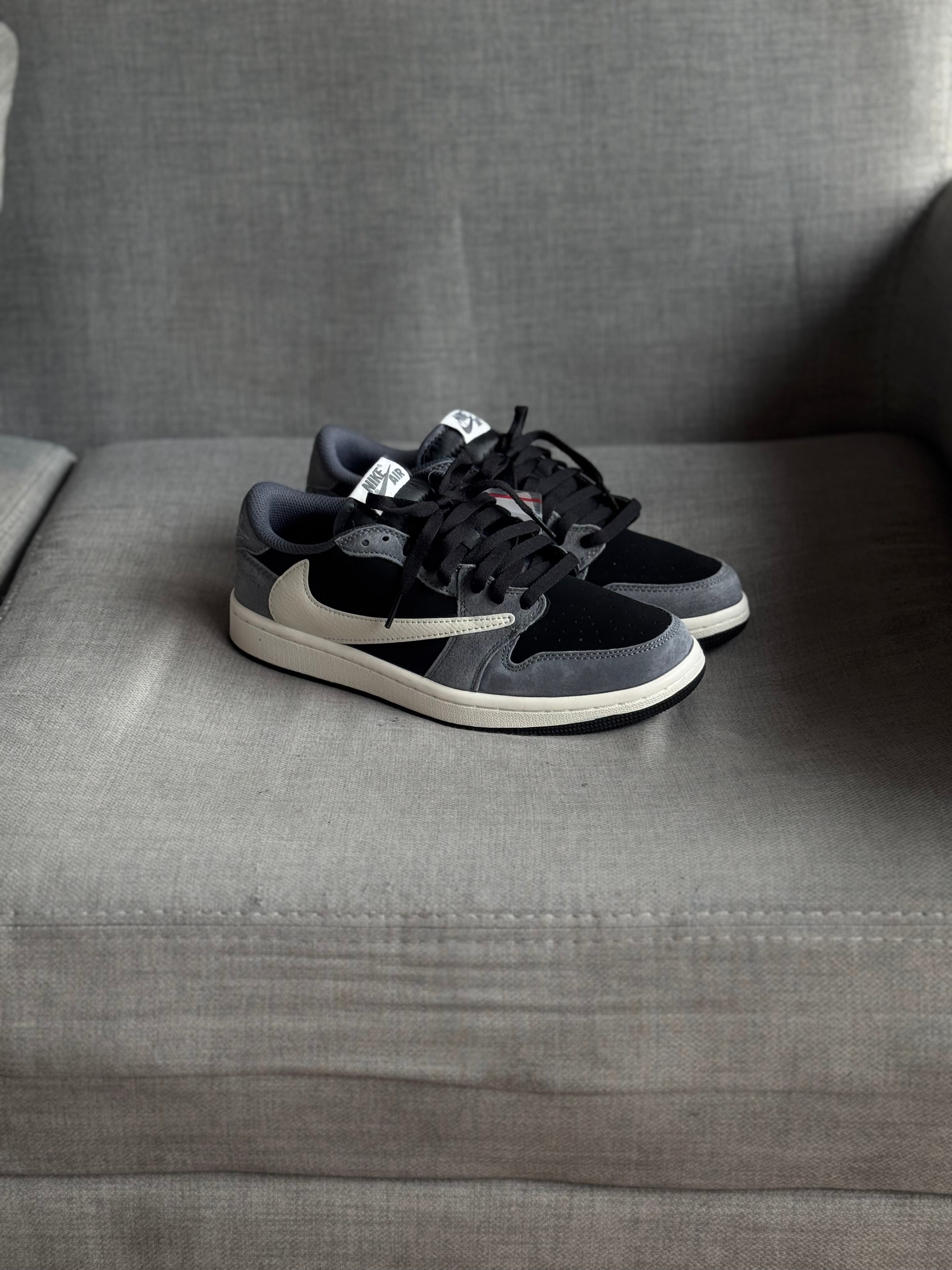 Nike Air Jordan 1 x Travis scott “grey”
