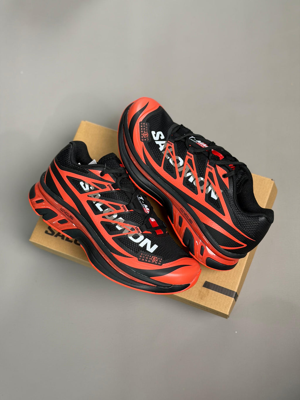 Salomón x maison margiela mm6 roja