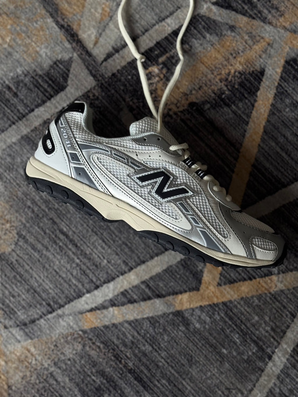 New balance 204L “silver”