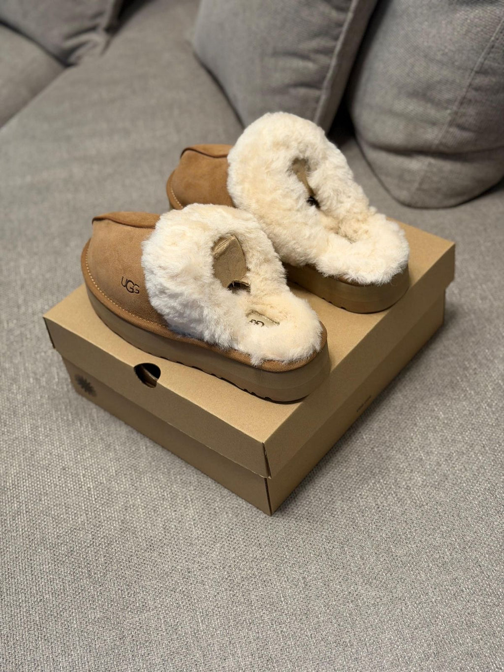 Ugg sandalia “marrón”