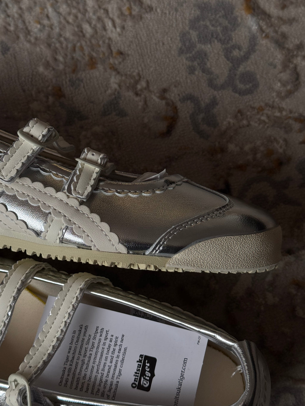 Onitsuka Tiger ballet Flats “silver “