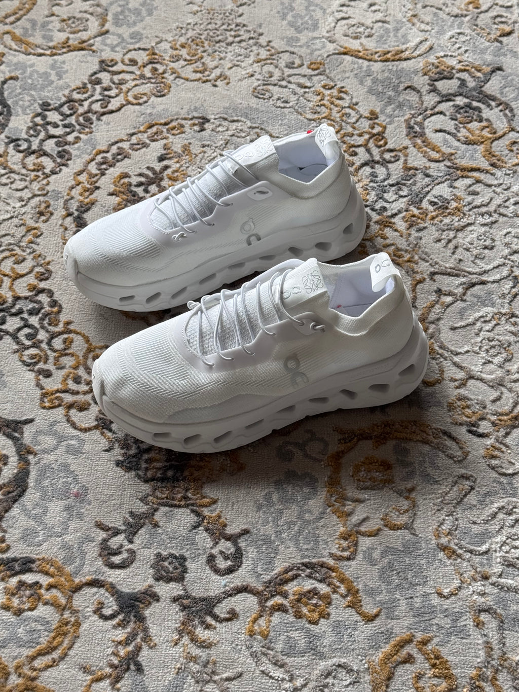 On cloud tilit x loewe “all white”
