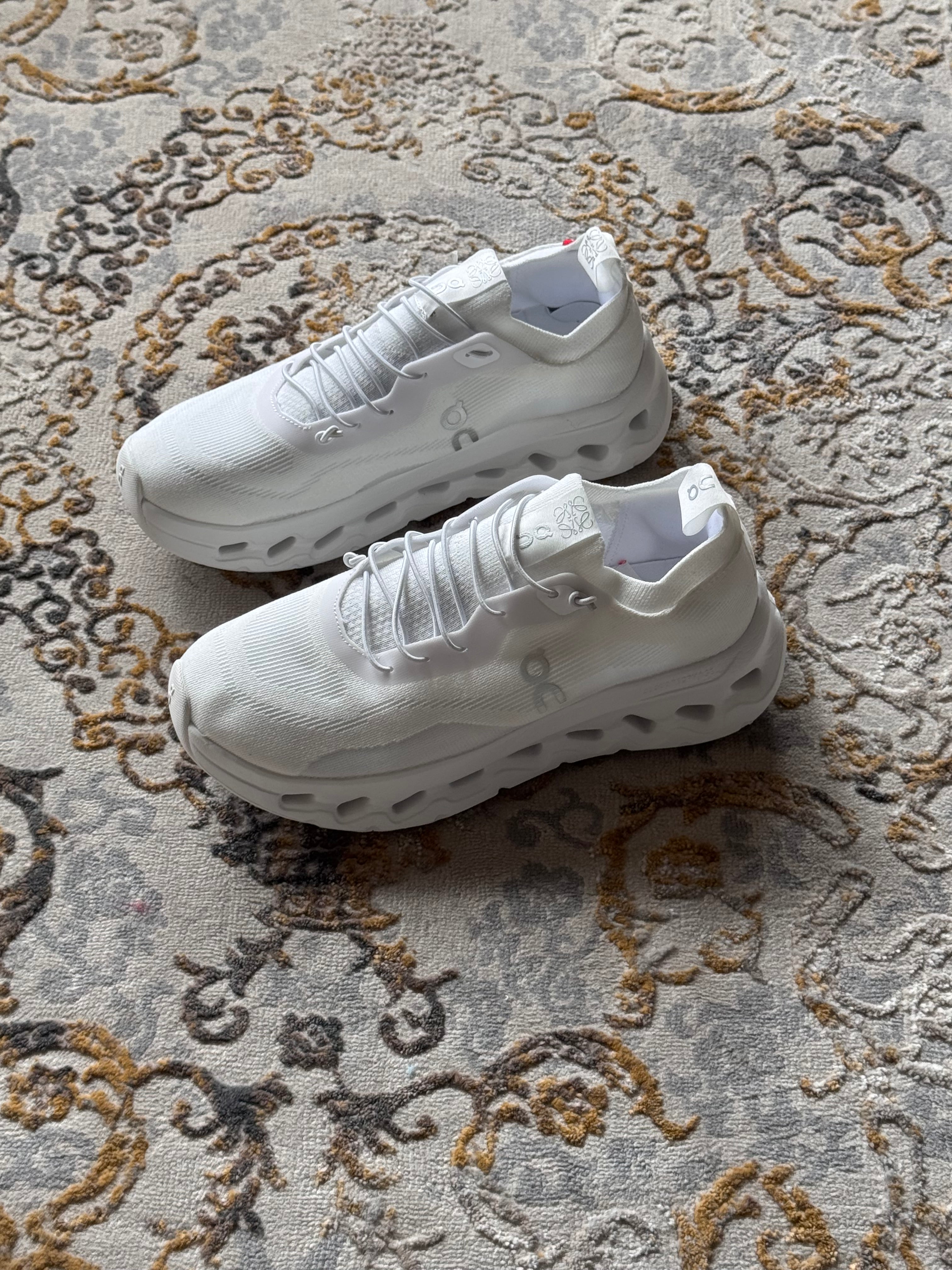 On cloud tilit x loewe “all white”