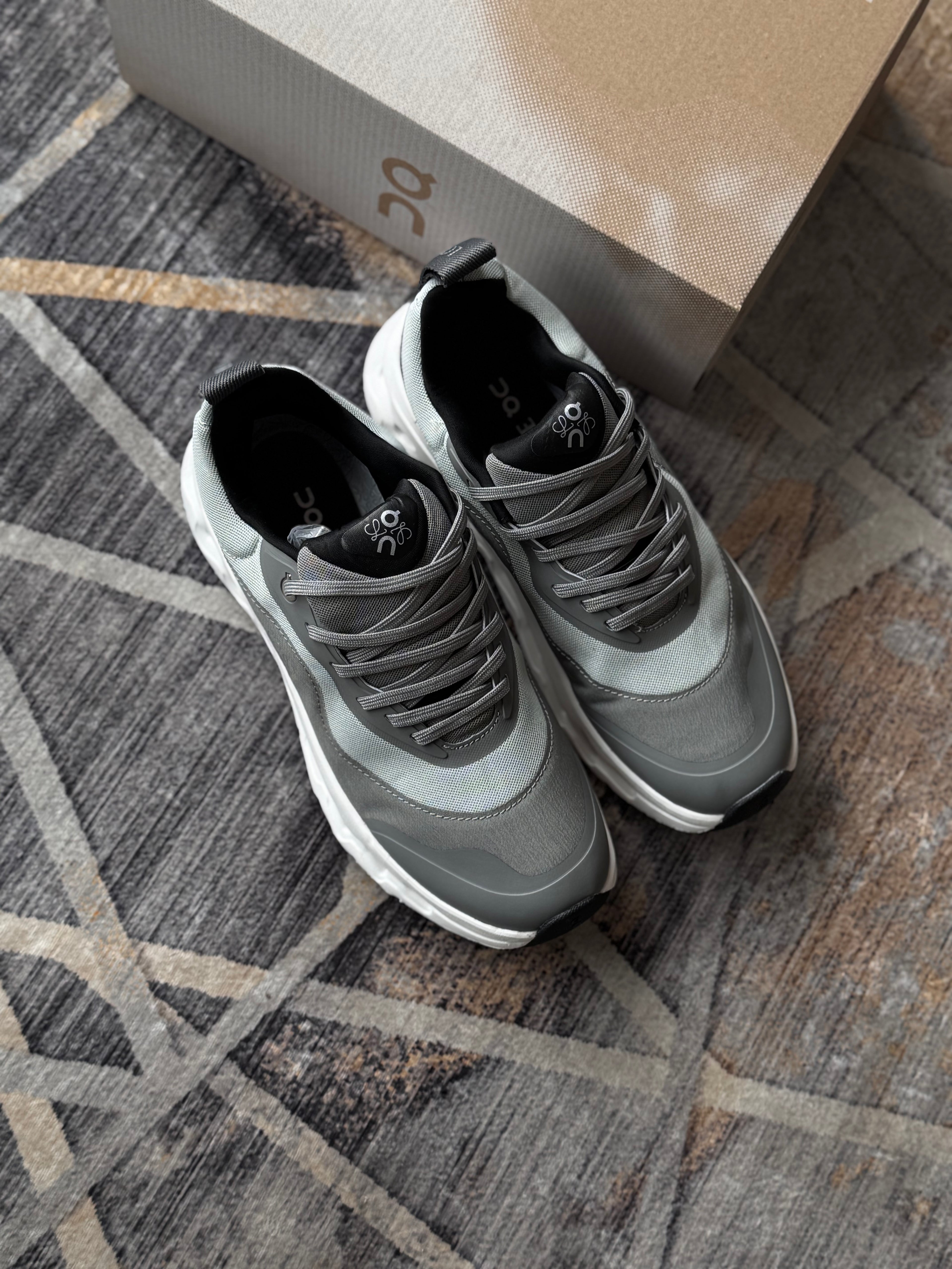 On cloud “cloudtilt x loewe gris “