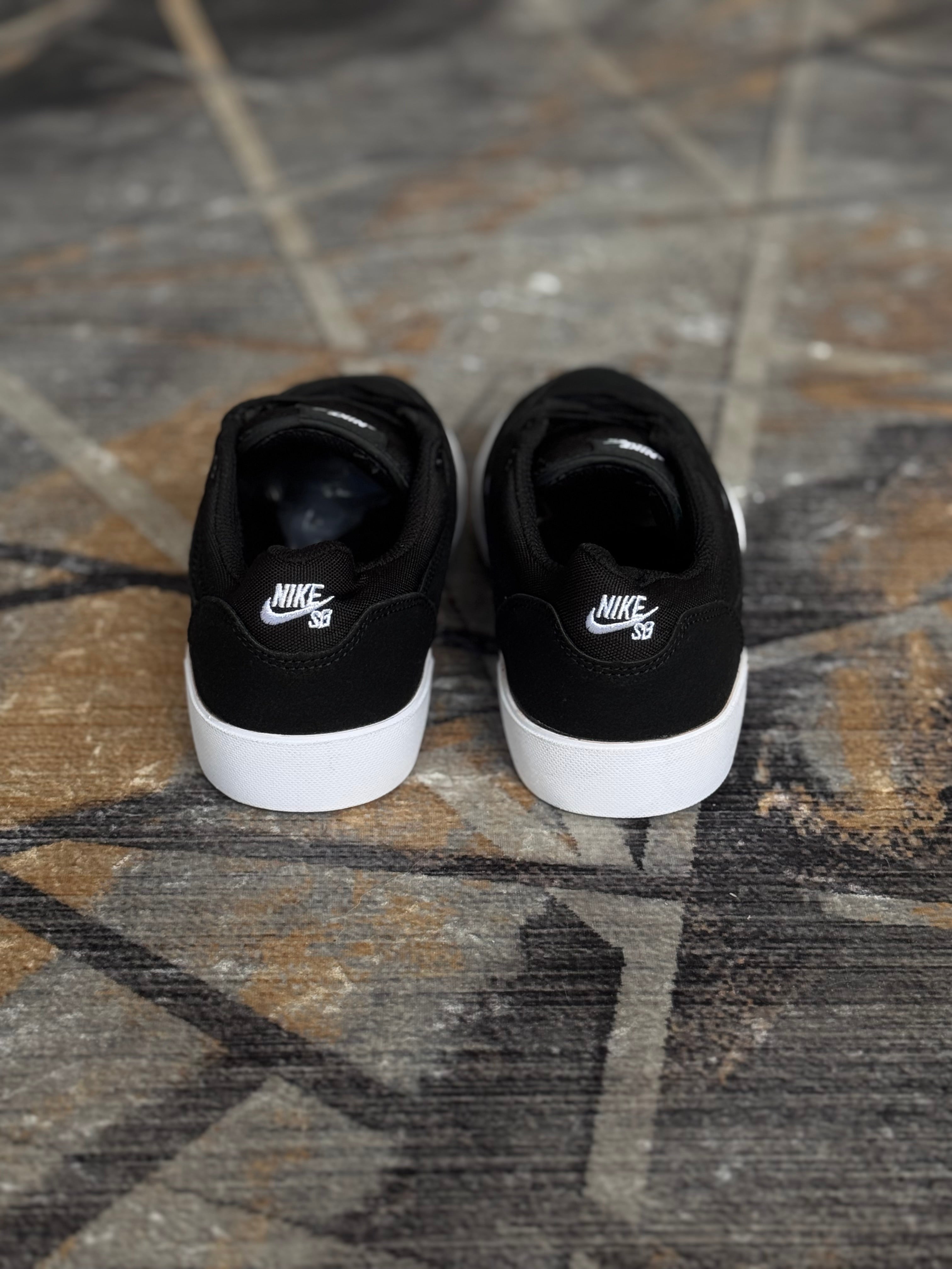 Nike sb “malor” negra blanco”