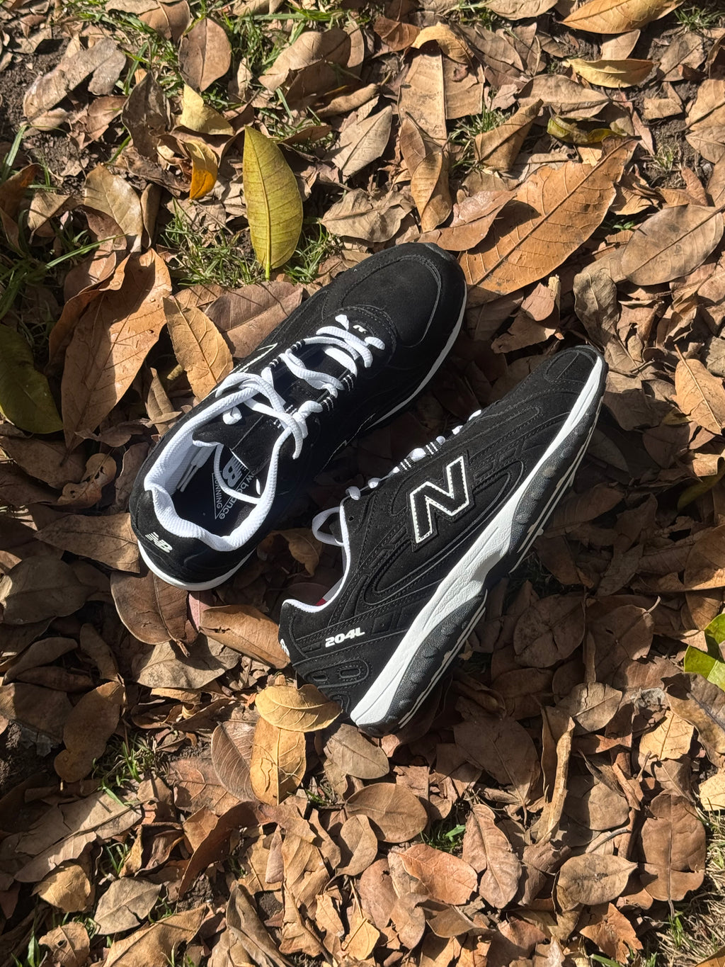 New balance 204L “negro blanco”