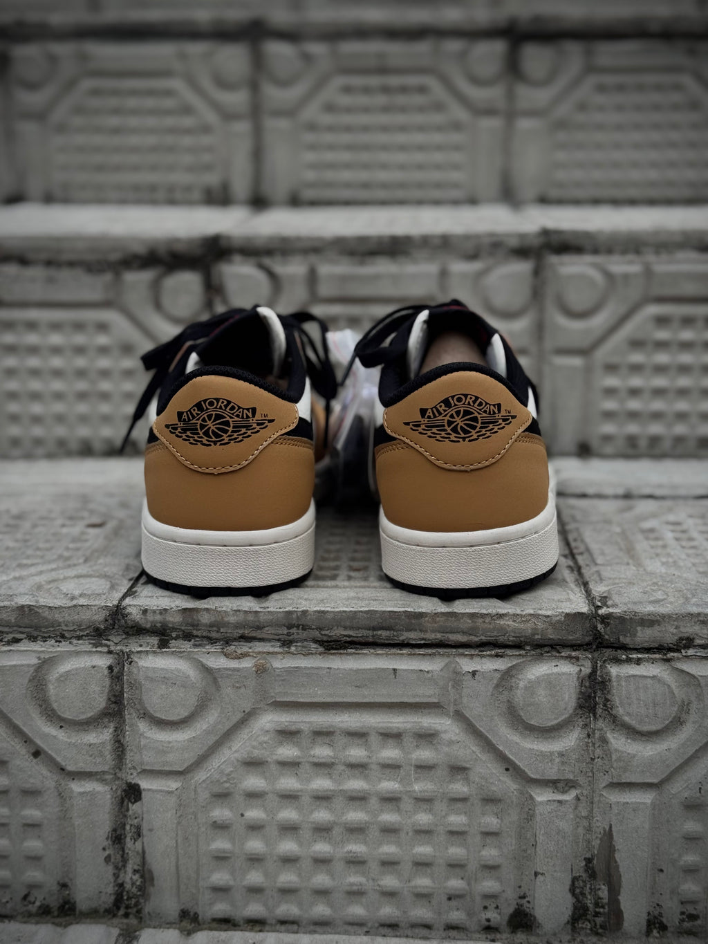 Air Jordan 1 Low “Sail and Golden harvest”