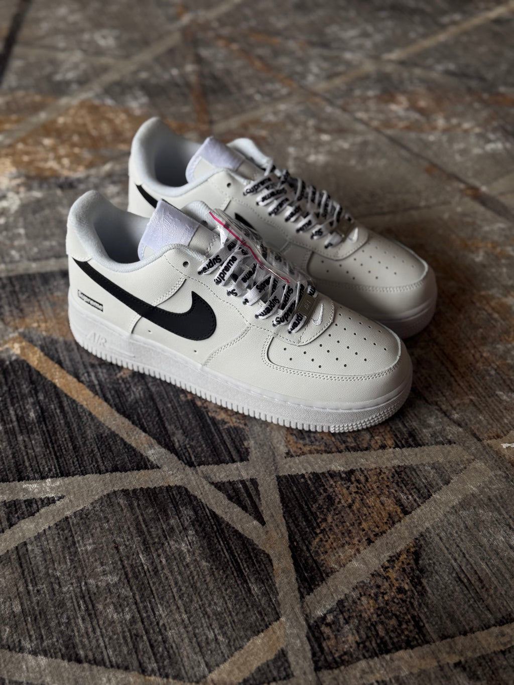 Nike air force One x supreme “blanco negro “