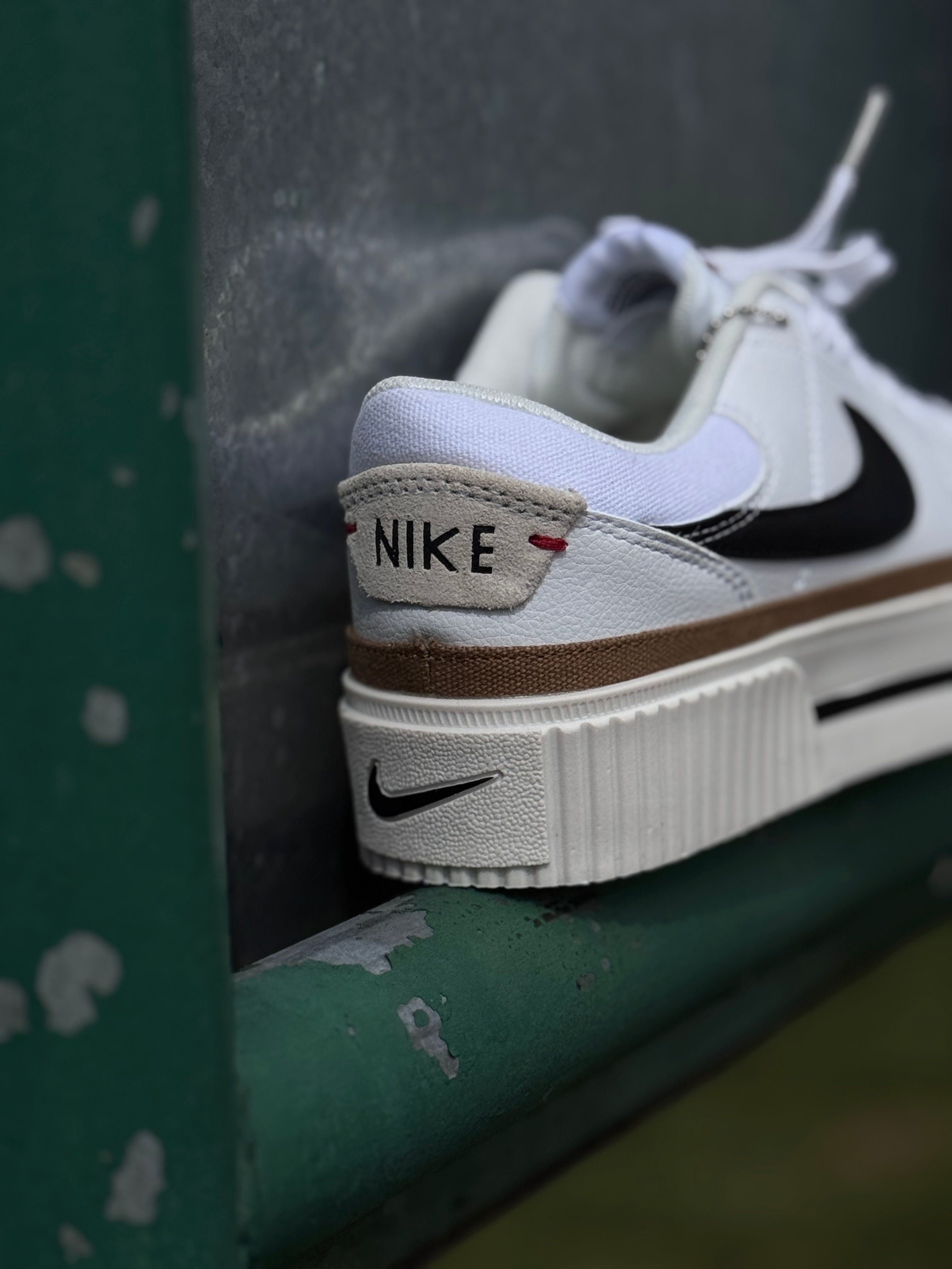 Nike Wmns Court Legacy Lift.