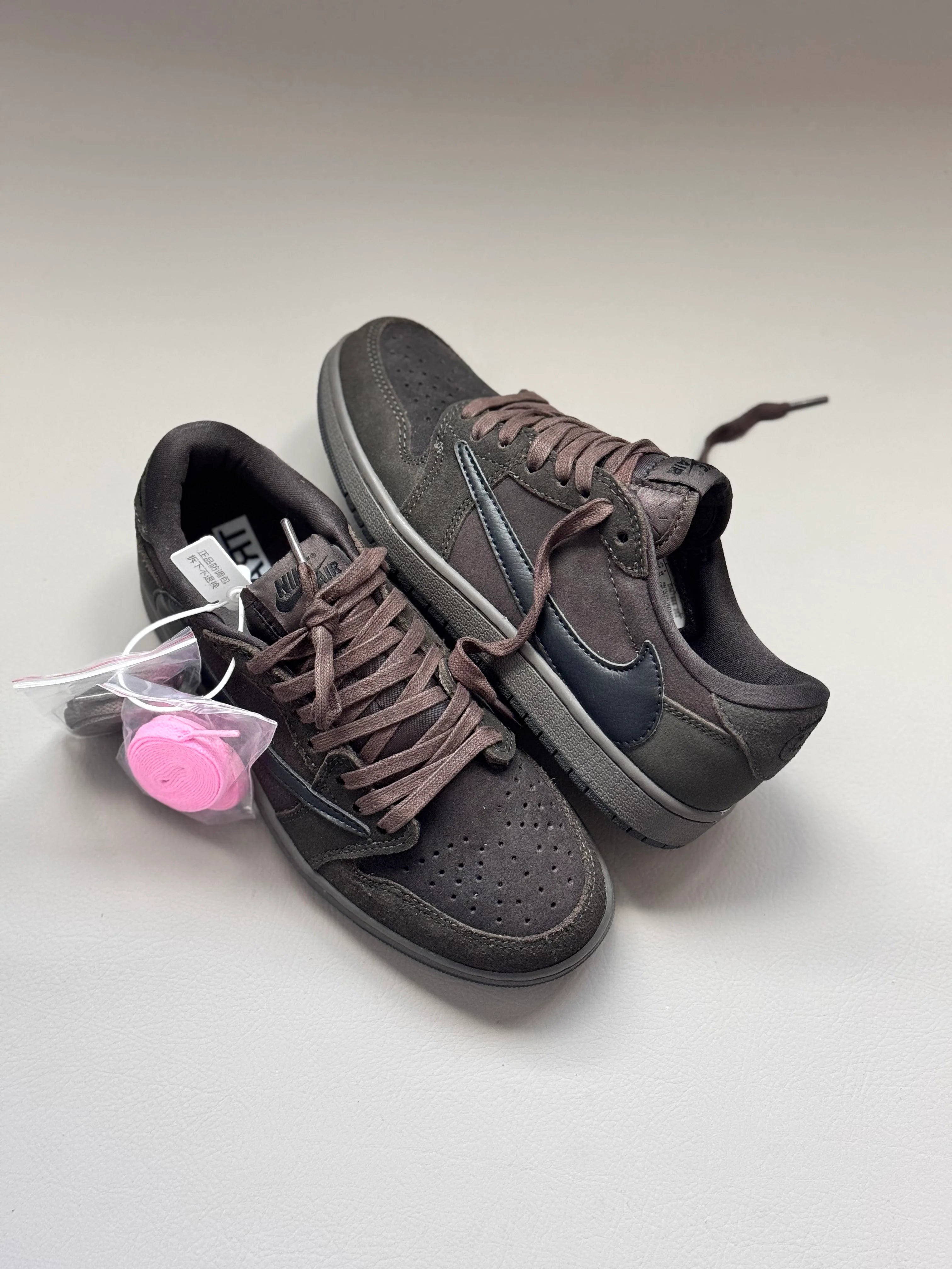 Nike Air Jordan 1 low sp x “Travis scott” velvet Brown