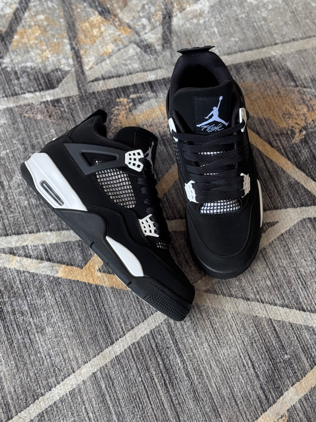 Nike Air Jordan 4 “white thunder”